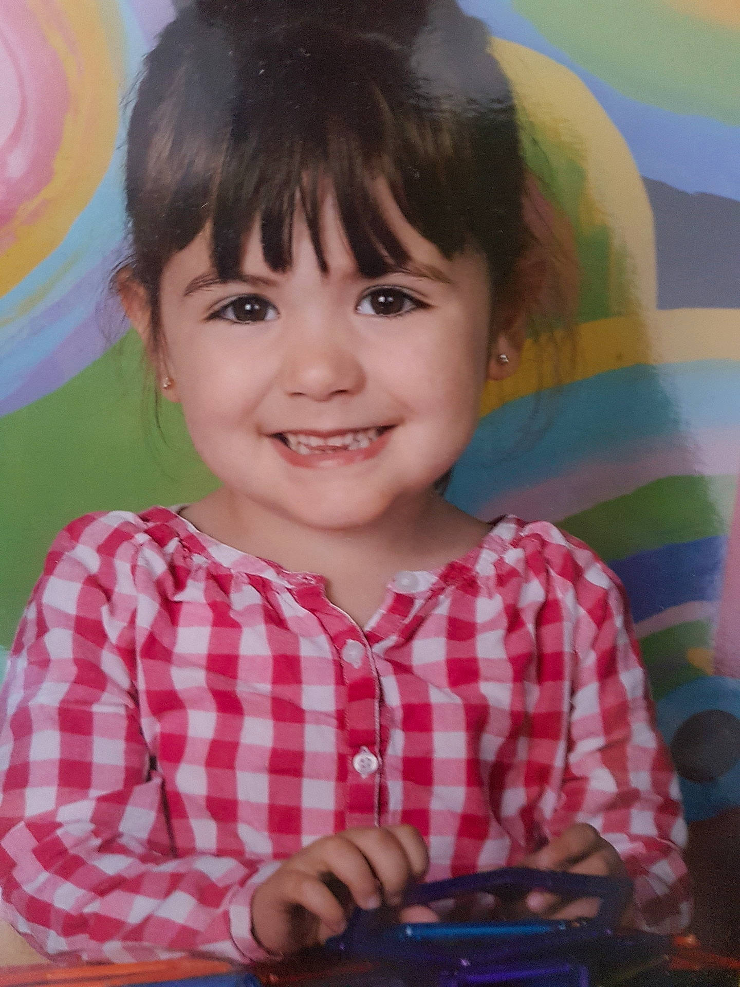 Lola a rejoint le concours — aidez-le/la à gagner de superbes lots ! black_hair, boy, cheek, child, chin, cool, eye, face, facial_expression, forehead, girl, hair, hairstyle, head, human_hair_color, joy, nose, person, skin, smile