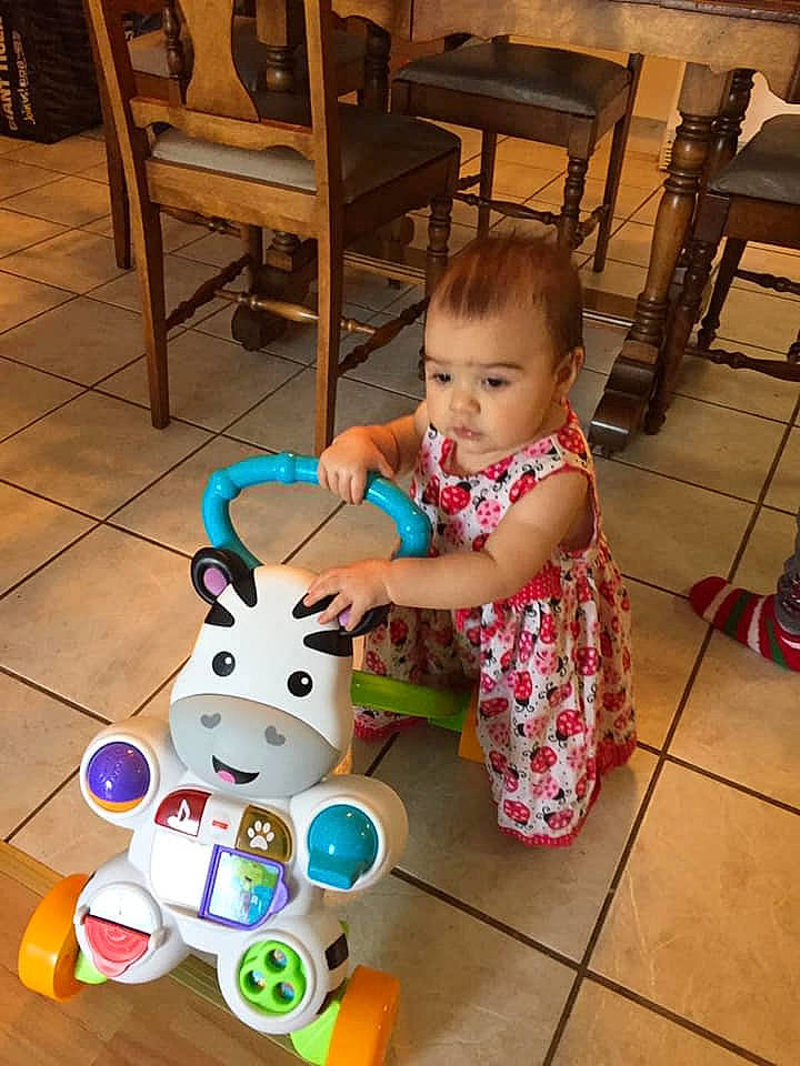 Danica a rejoint le concours — aidez-le/la à gagner de superbes lots ! baby_toys, child, person, play, toddler, toy