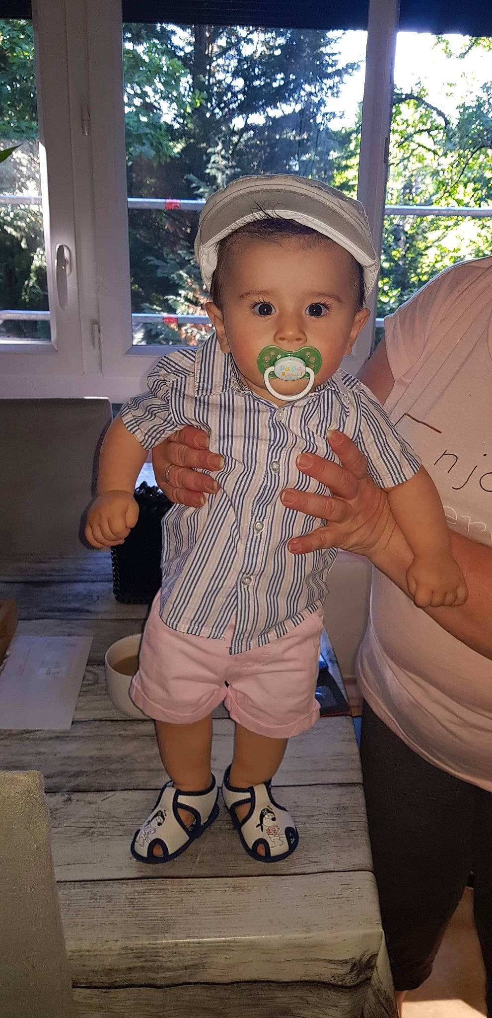 Nolan participe au concours pour gagner de l'argent avec cette photo : child, person, toddler