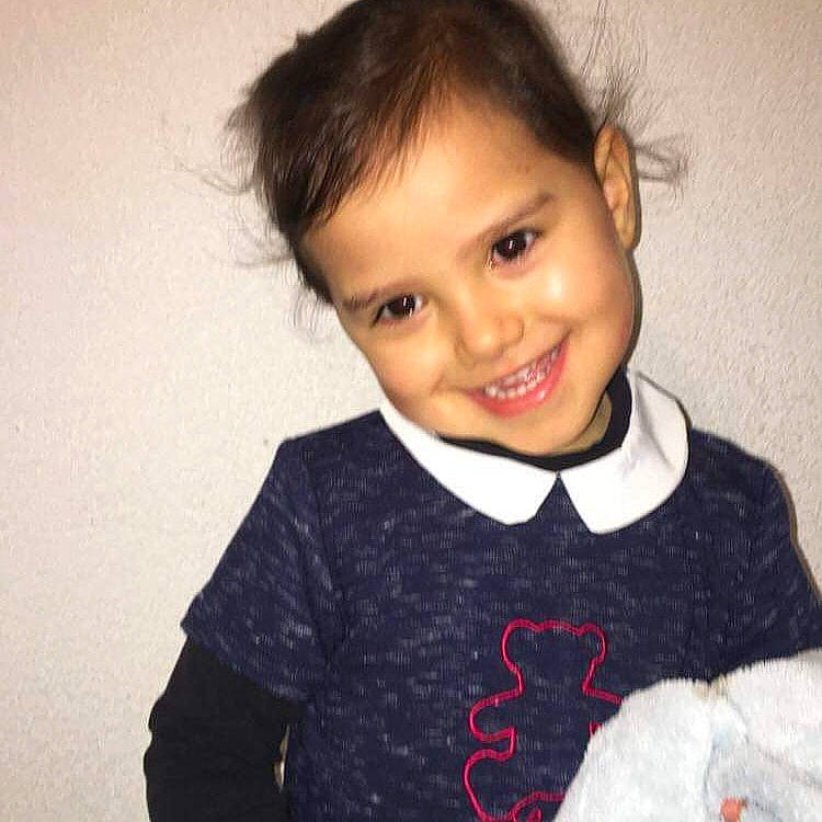 Lylia participe au concours pour gagner de l'argent avec cette photo : cheek, child, chin, cool, eye, face, facial_expression, forehead, hair, hairstyle, happy, head, iris, joy, lip, nose, outerwear, person, skin, smile