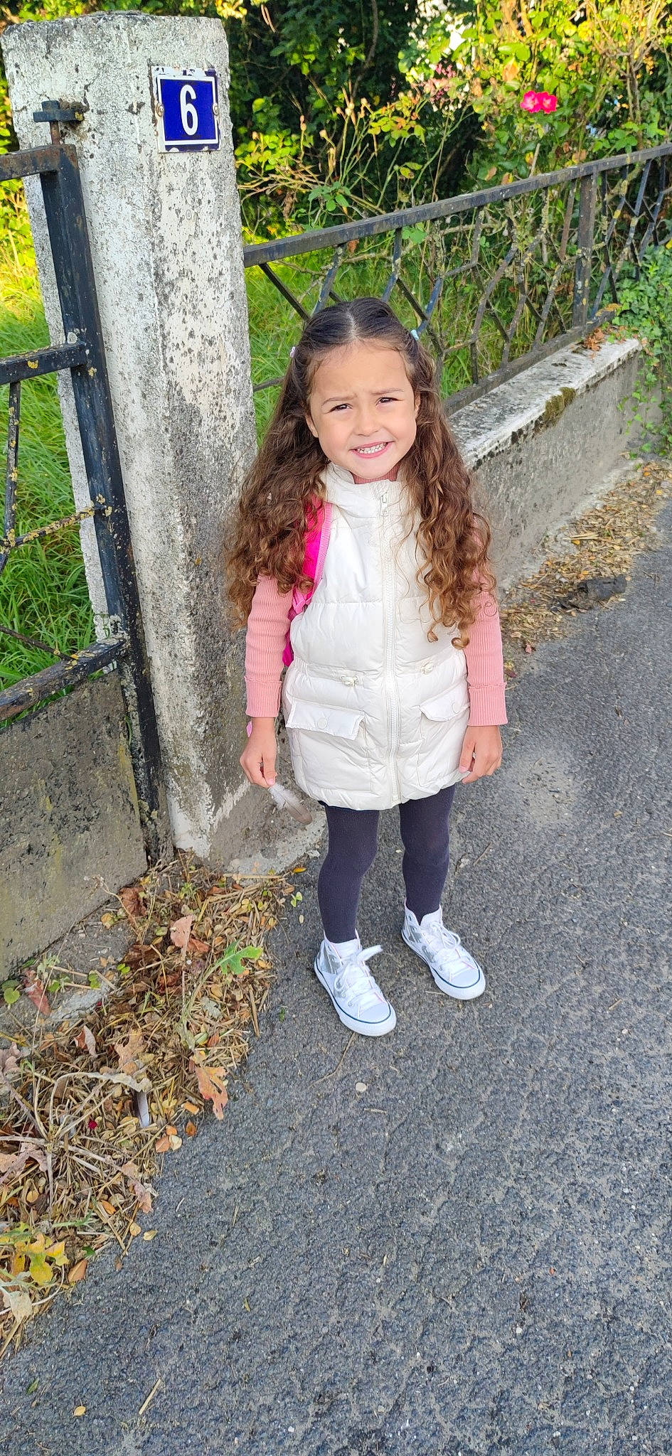 Léyna a rejoint le concours — aidez-le/la à gagner de superbes lots ! child, denim, eye, face, fun, grass, hair, happy, head, joy, leaf, leisure, lip, magenta, pattern, people_in_nature, person, plant, sleeve, smile