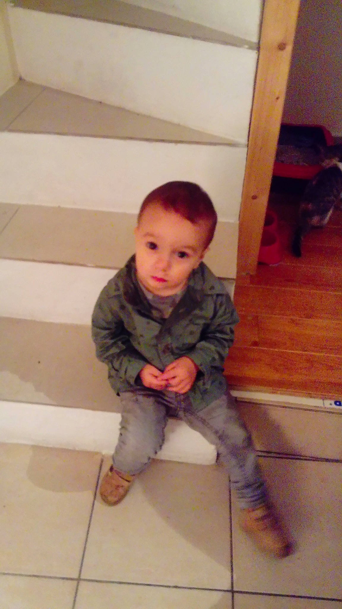 Ethan a rejoint le concours — aidez-le/la à gagner de superbes lots ! boy, child, crawling, day, floor, flooring, fun, girl, leg, person, product, standing, toddler