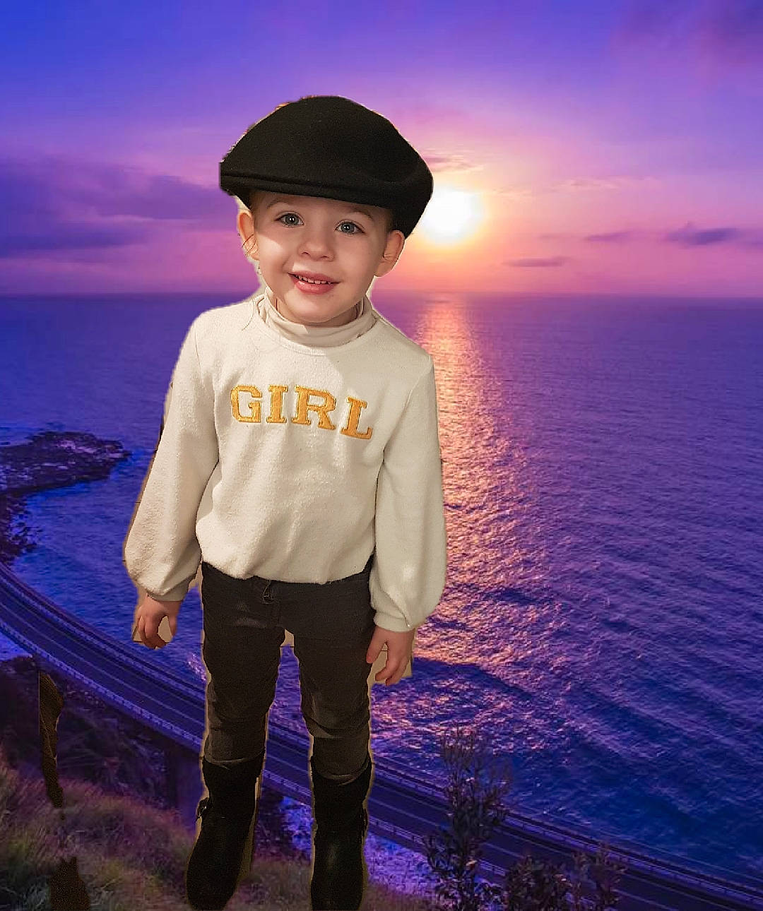 Kaila a rejoint le concours — aidez-le/la à gagner de superbes lots ! child, flash_photography, fun, headwear, horizon, joy, ocean, person, photography, sea, sky, sleeve, smile, standing, t_shirt, vacation