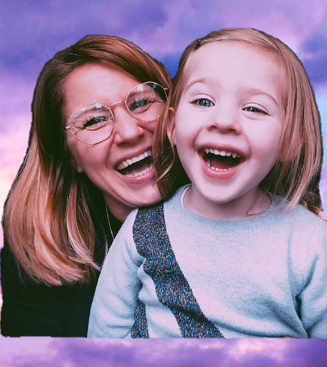 Kaiila a rejoint le concours — aidez-le/la à gagner de superbes lots ! cheek, cheek_kissing, child, daughter, face, facial_expression, friendship, fun, happy, joy, laugh, mother, mouth, organ, people, person, photography, portrait, sibling, smile