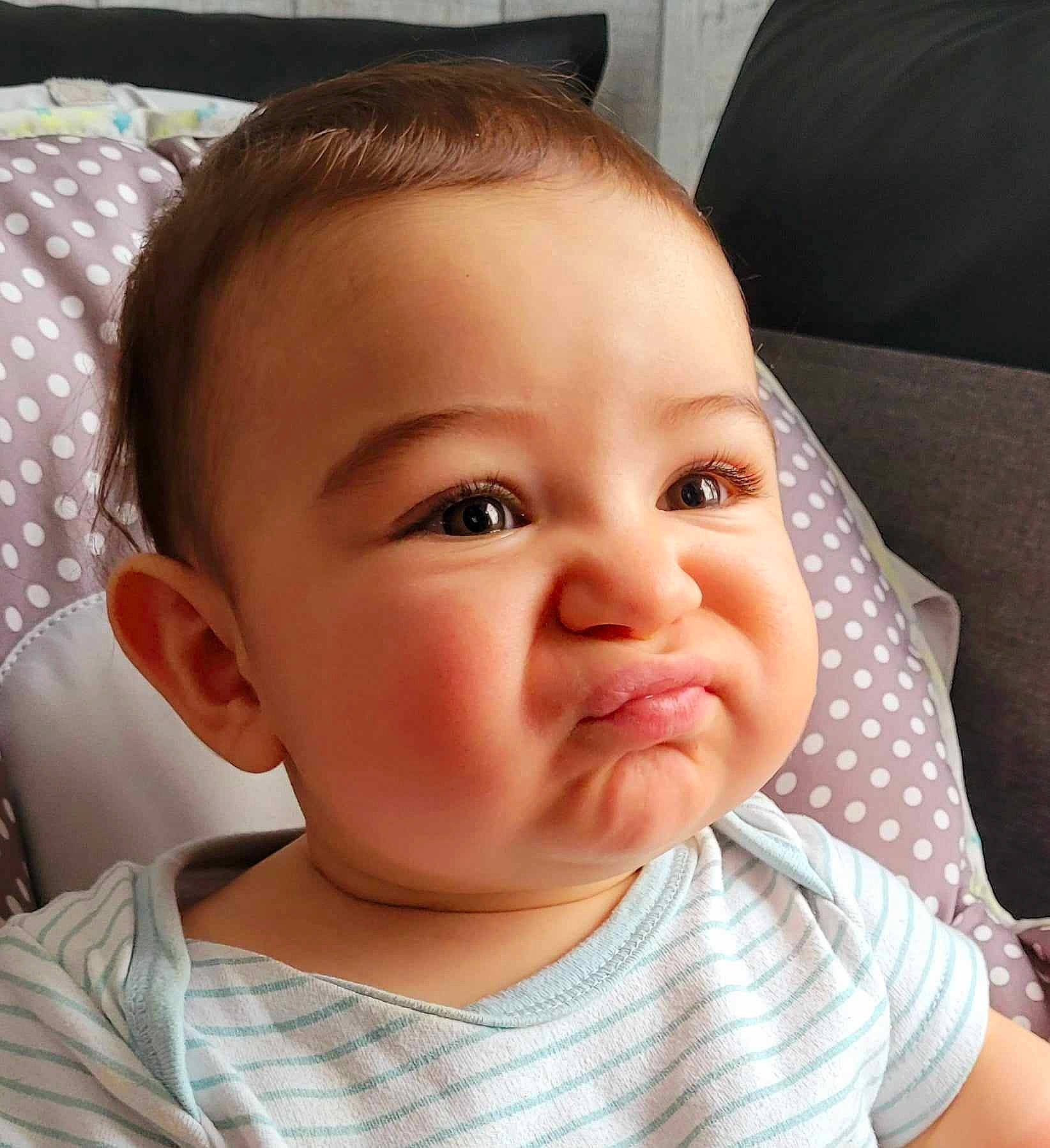 Kendji a rejoint le concours — aidez-le/la à gagner de superbes lots ! baby_toddler_clothing, cheek, chin, comfort, ear, eye, eyebrow, eyelash, facial_expression, forehead, happy, head, iris, jaw, lip, mouth, neck, nose, person, skin