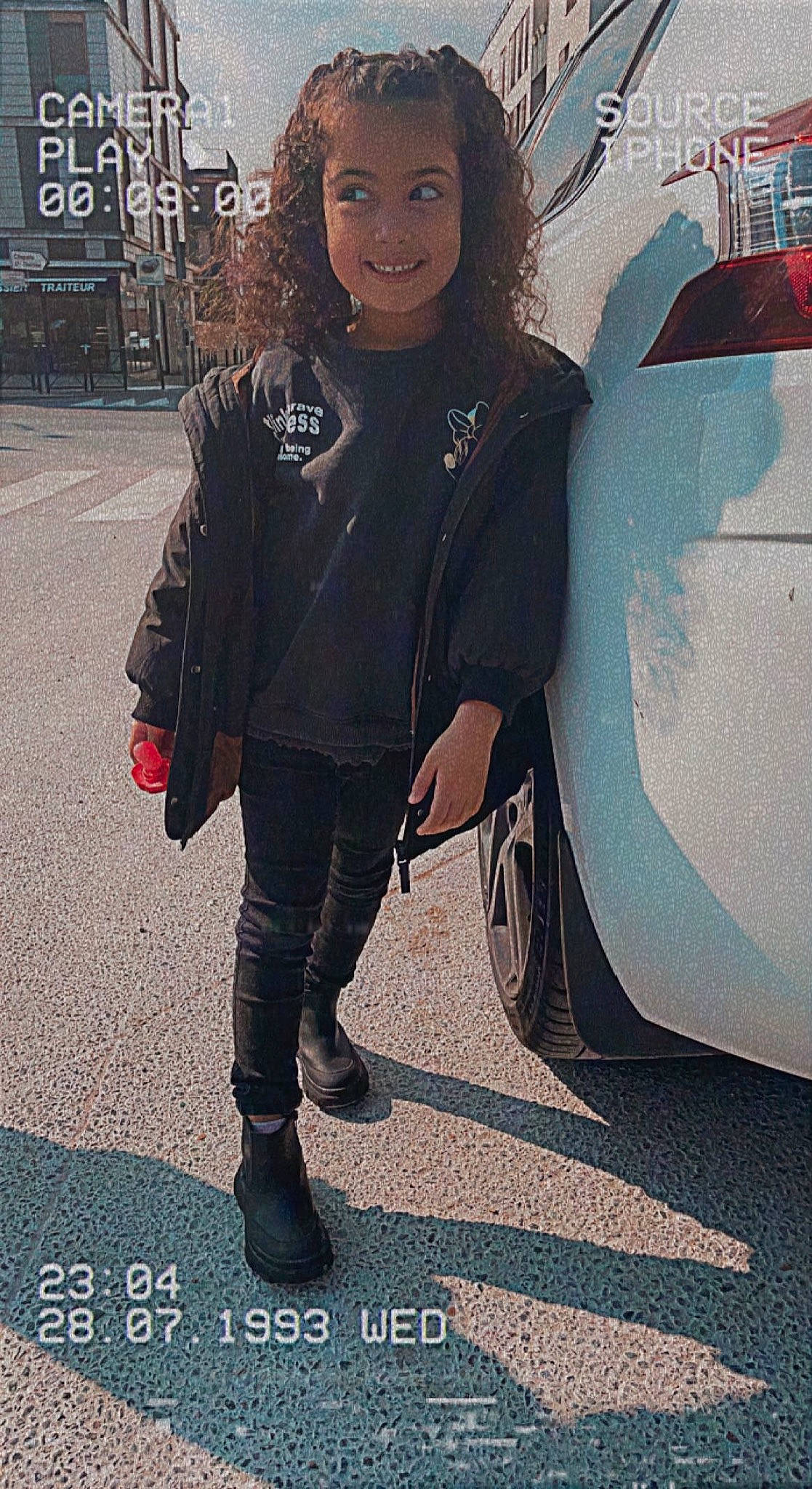 Manel a rejoint le concours — aidez-le/la à gagner de superbes lots ! asphalt, automotive_design, automotive_tire, bag, beauty, cool, eyewear, fashion, happy, hood, joy, long_hair, luggage_and_bags, motor_vehicle, outerwear, person, shoe, sportswear, street_fashion, t_shirt