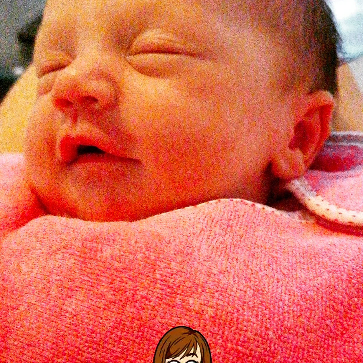 Louna a rejoint le concours — aidez-le/la à gagner de superbes lots ! baby, baby_sleeping, cheek, child, chin, comfort, eyebrow, facial_expression, finger, forehead, gesture, happy, lip, mouth, nose, organ, person, pink, skin, smile