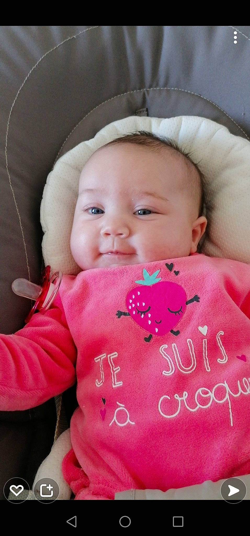 Louna participe au concours pour gagner de l'argent avec cette photo : baby, baby_toddler_clothing, cheek, child, chin, collar, facial_expression, finger, happy, human, lip, mammal, outerwear, person, pink, product, skin, sleeve, smile, textile