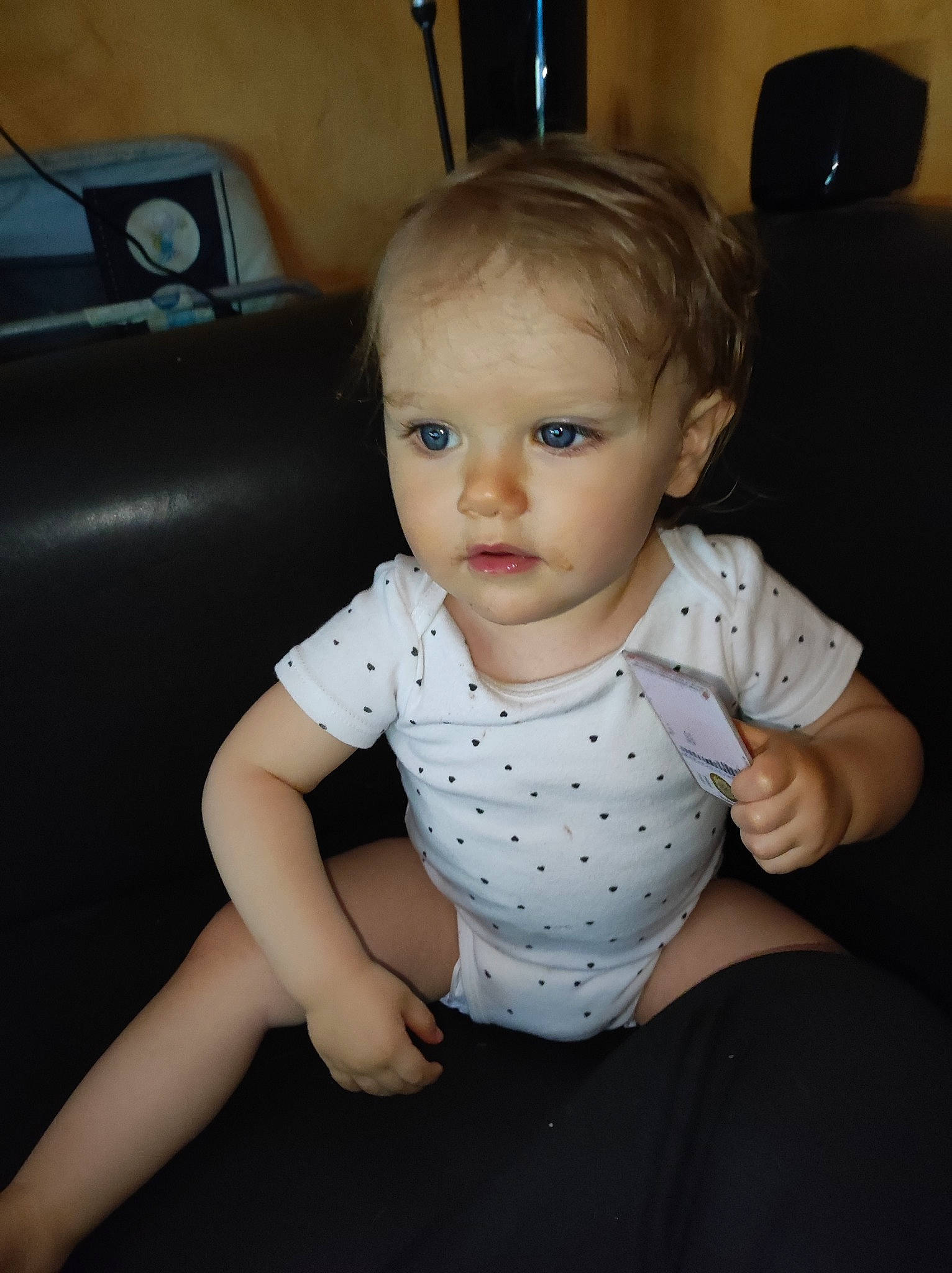 Mayanna participe au concours pour gagner de l'argent avec cette photo : arm, baby, baby_toddler_clothing, cheek, child, chin, comfort, eye, face, flash_photography, floor, flooring, fun, human_leg, iris, joint, person, sitting, skin, sleeve