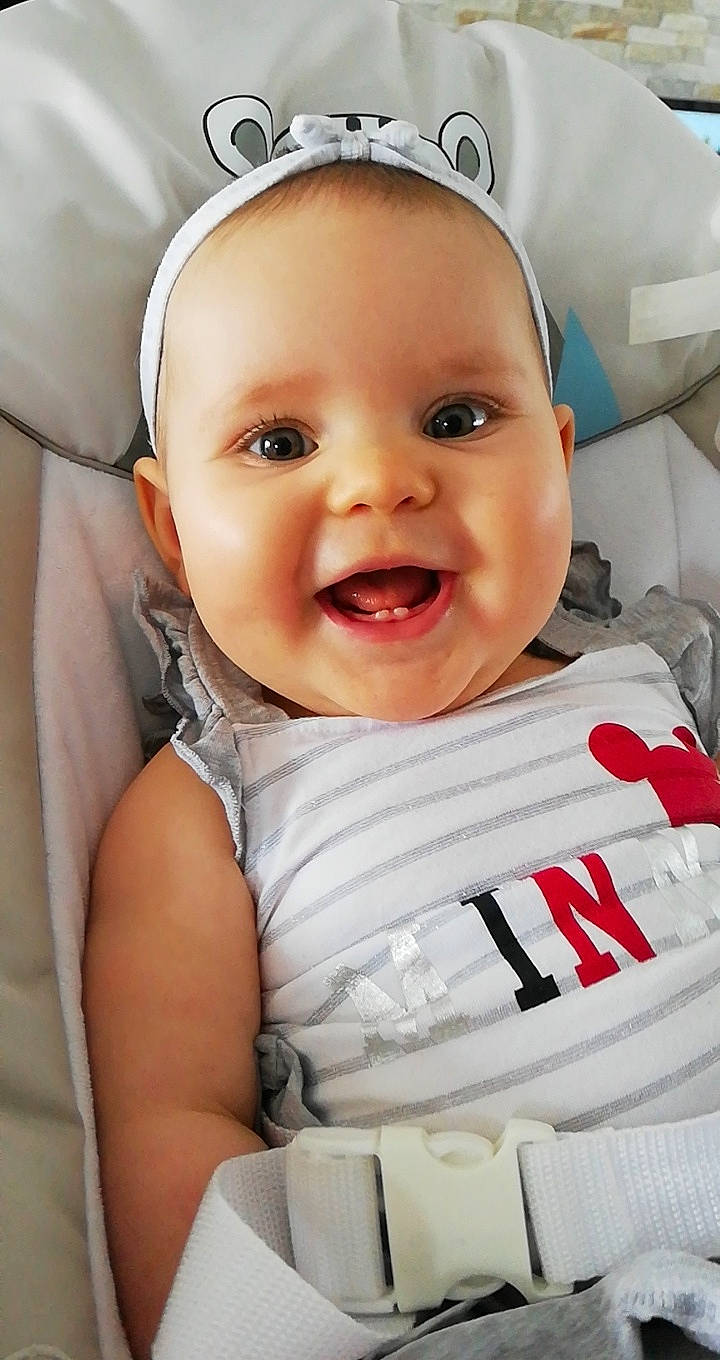 Loane a rejoint le concours — aidez-le/la à gagner de superbes lots ! baby, baby_carriage, baby_in_car_seat, baby_laughing, baby_products, car_seat, cheek, child, chin, face, facial_expression, head, headgear, joy, lip, nose, person, product, skin, smile