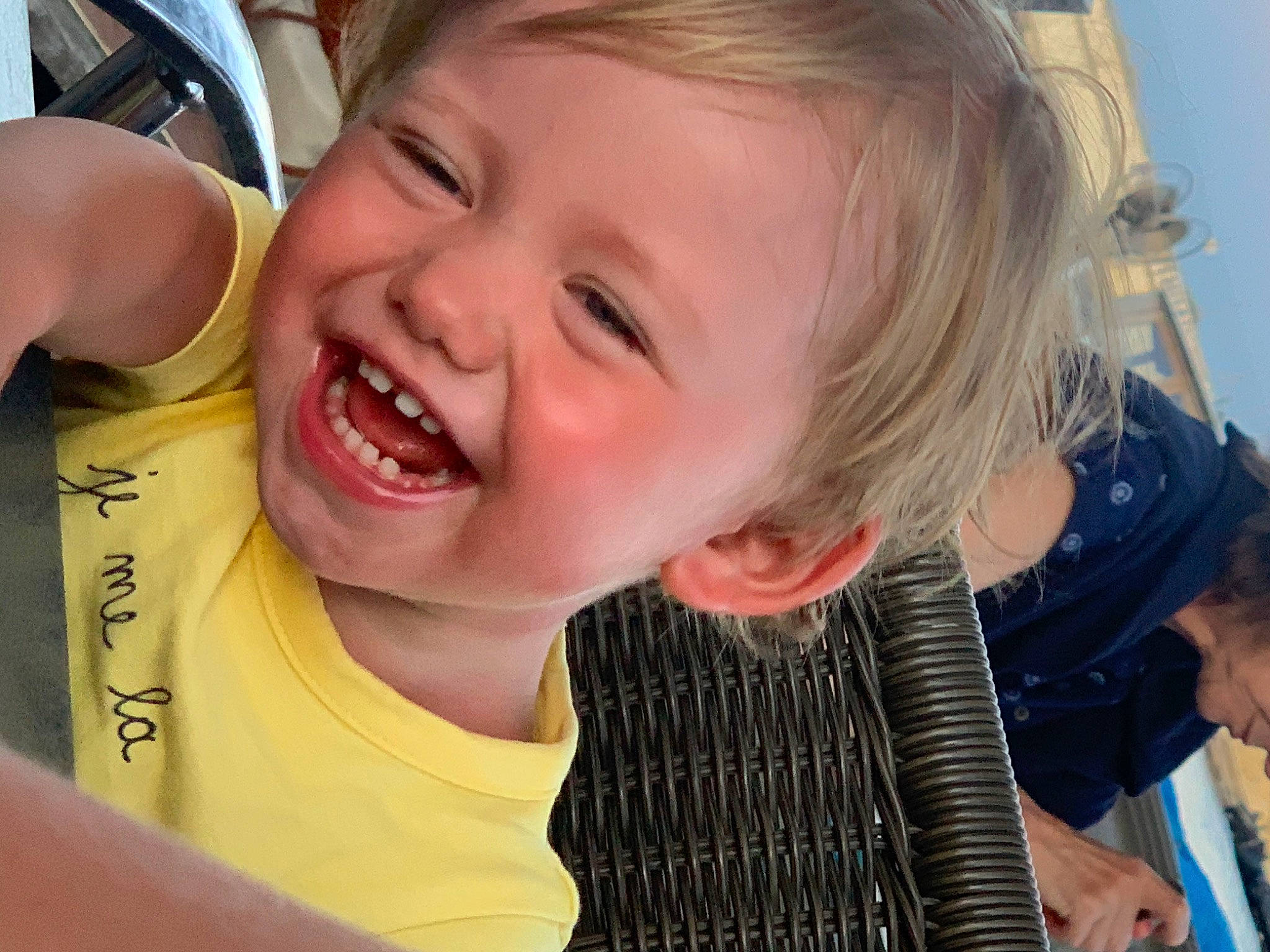 Manoë a rejoint le concours — aidez-le/la à gagner de superbes lots ! blond, cheek, child, chin, eye, face, facial_expression, fun, hair, happy, head, laugh, mouth, nose, organ, person, skin, smile, toddler, tongue