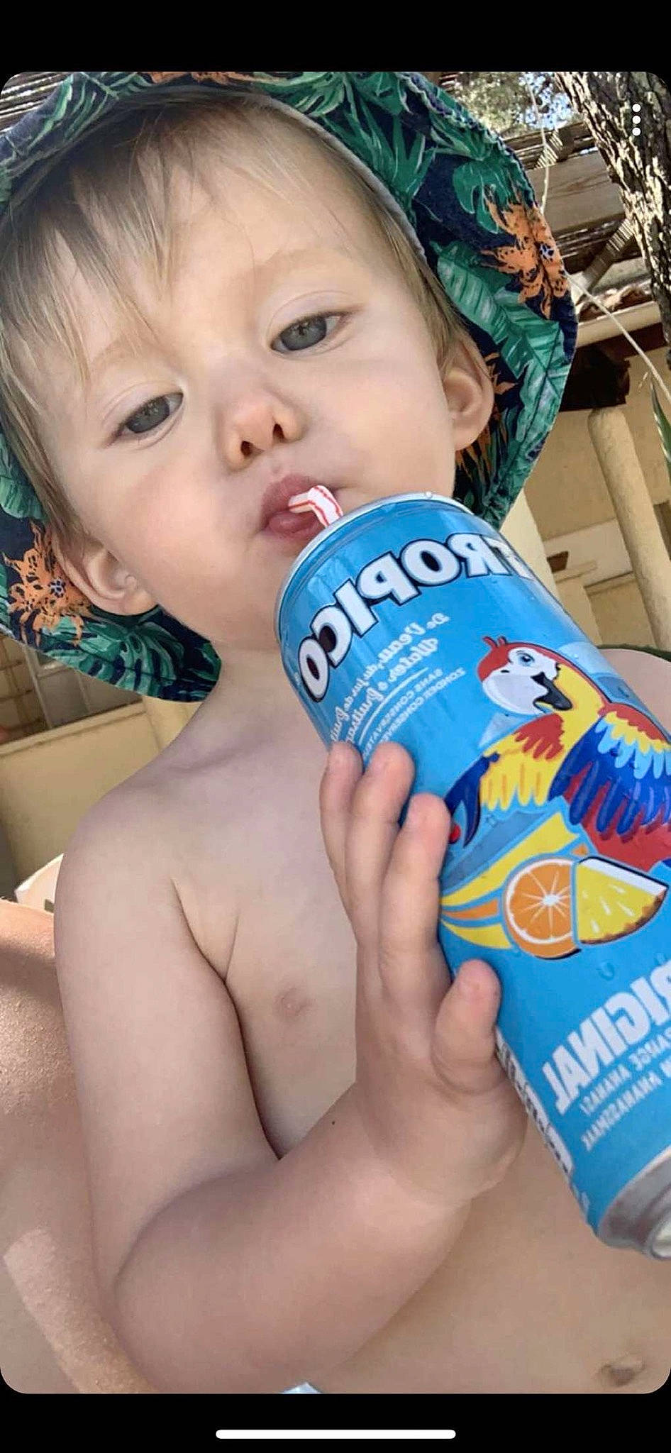 Manoë participe au concours pour gagner de l'argent avec cette photo : baby, child, drink, nose, person, snack, toddler