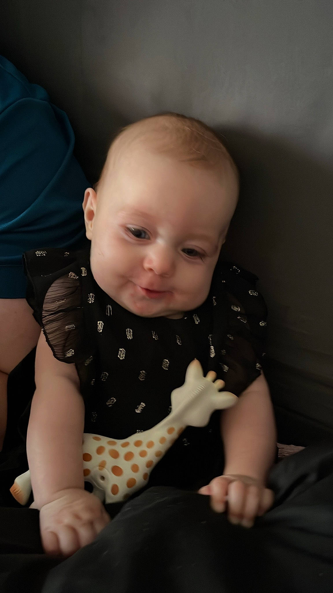 Lahyana participe au concours pour gagner de l'argent avec cette photo : baby, baby_toddler_clothing, cheek, child, comfort, elbow, finger, flash_photography, gesture, hand, knee, leg, pattern, person, sitting, skin, sleeve, sock, thumb, toddler