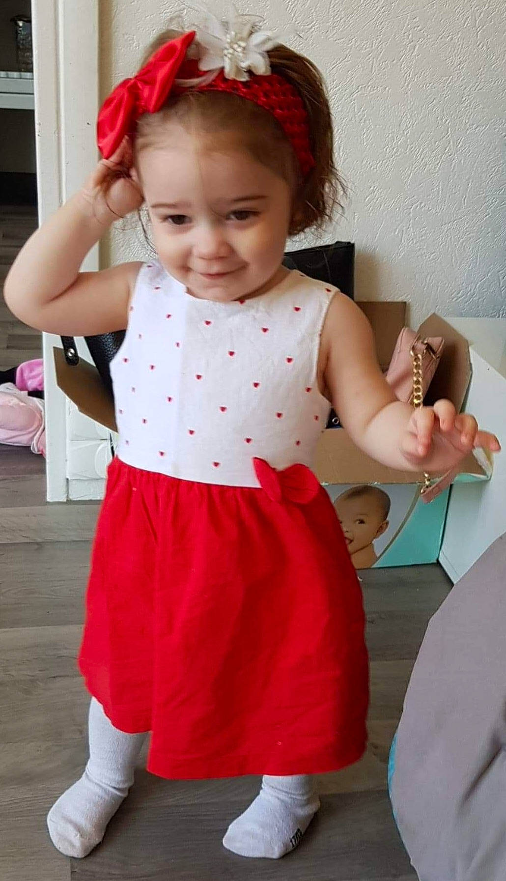 Manon a rejoint le concours — aidez-le/la à gagner de superbes lots ! baby_toddler_clothing, child, costume, design, dress, hairstyle, happy, joint, joy, magenta, neck, pattern, people, person, pink, skin, sleeve, smile, snapshot, toddler