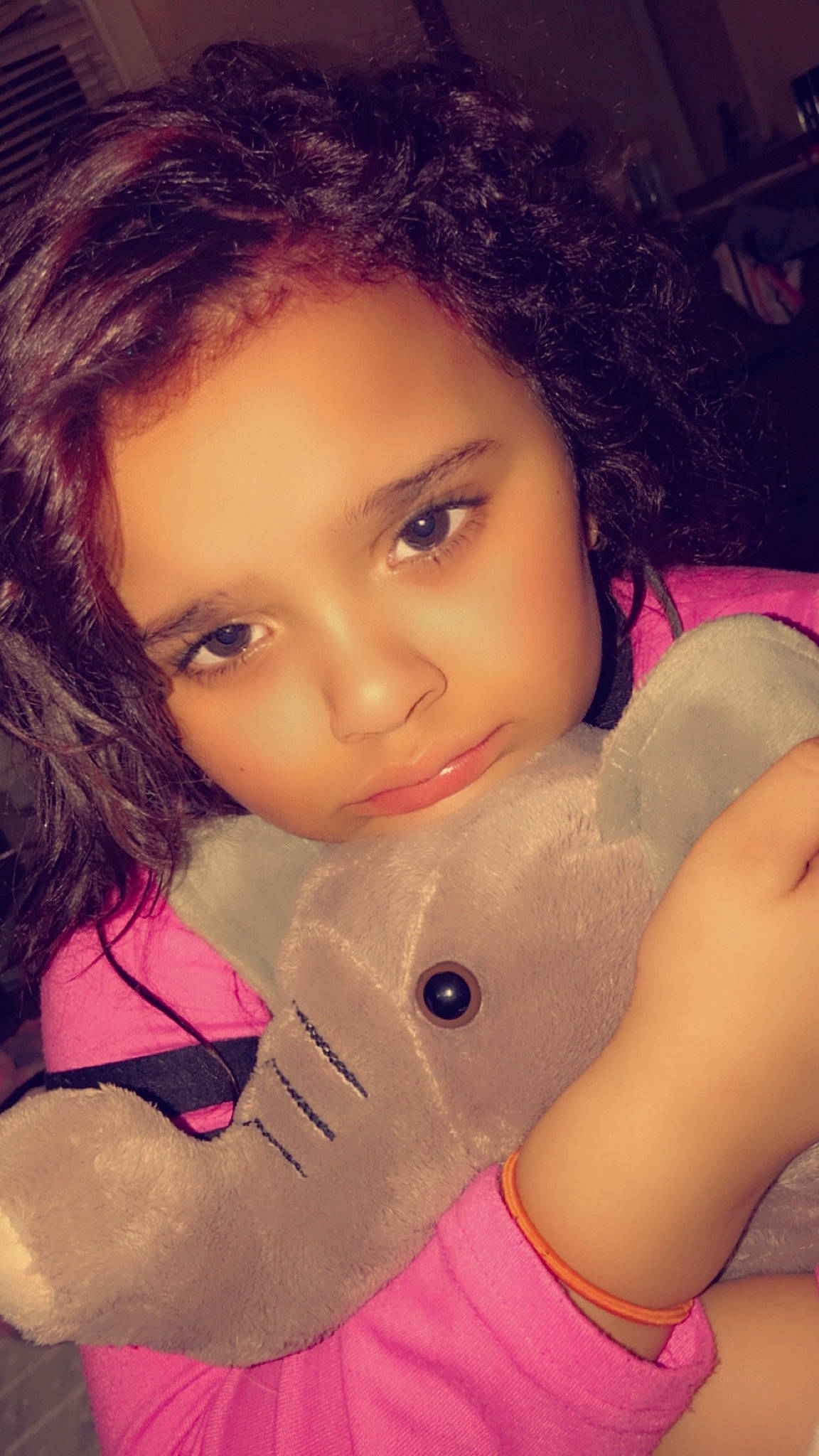 Miracle is registered to the contest to win money with this photo: cheek, chin, eye, eyebrow, eyelash, face, finger, gesture, hairstyle, happy, head, human_body, iris, lip, mouth, neck, nose, organ, person, pink