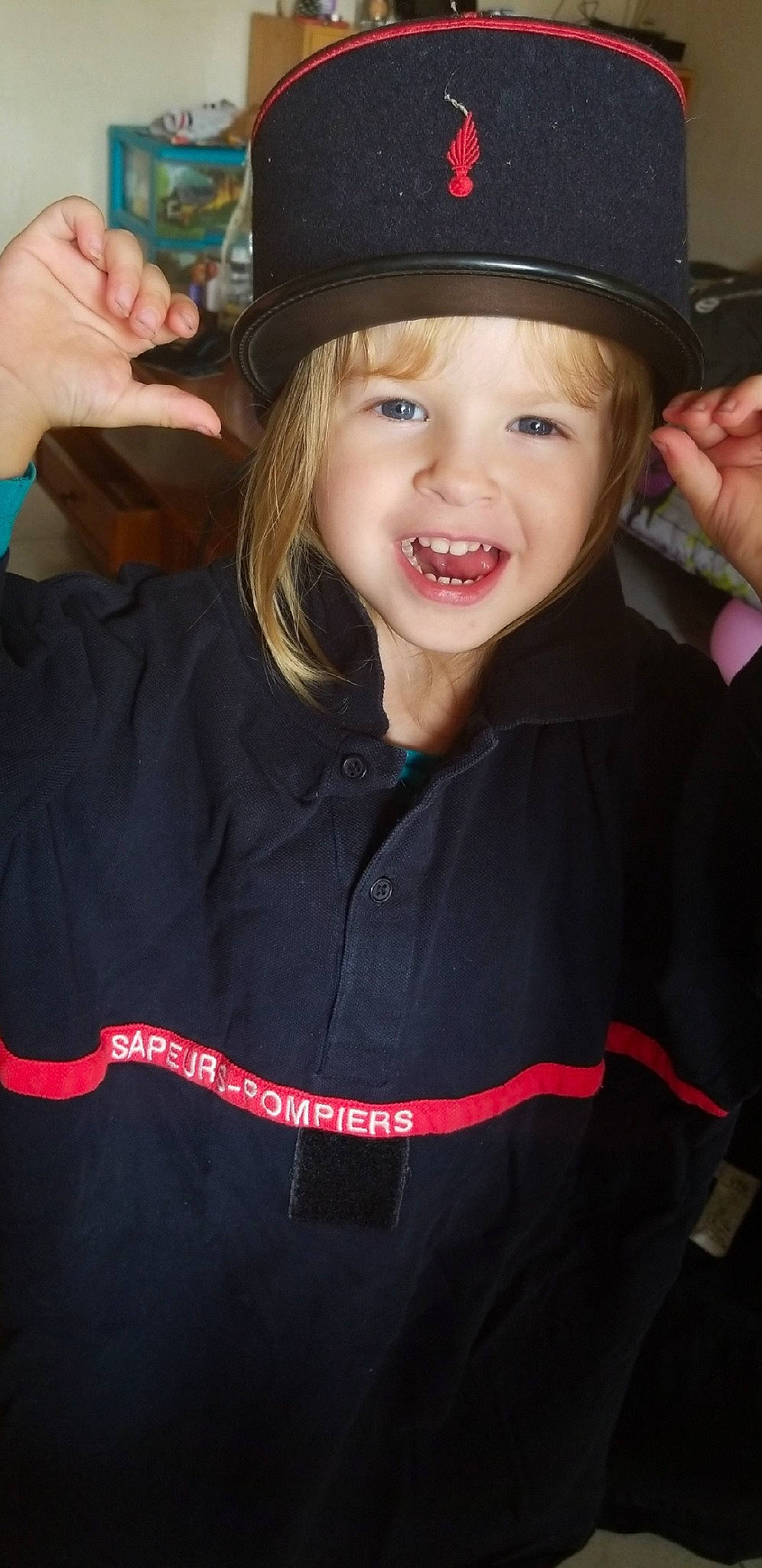 Kaylia participe au concours pour gagner de l'argent avec cette photo : child, cool, day, facial_expression, fashion_accessory, fedora, fun, girl, hairstyle, hat, headgear, joy, outerwear, person, product, smile, toddler