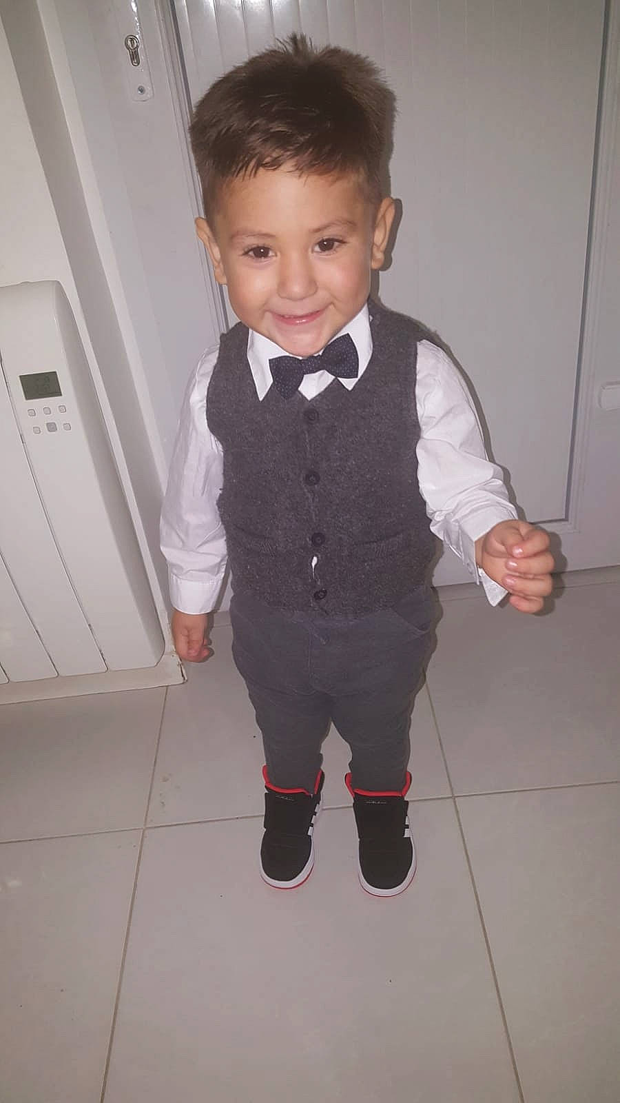 Austin participe au concours pour gagner de l'argent avec cette photo : boy, child, clothing, cool, day, design, footwear, fun, girl, joy, leg, outerwear, person, product, shoulder, skin, smile, standing, textile, toddler