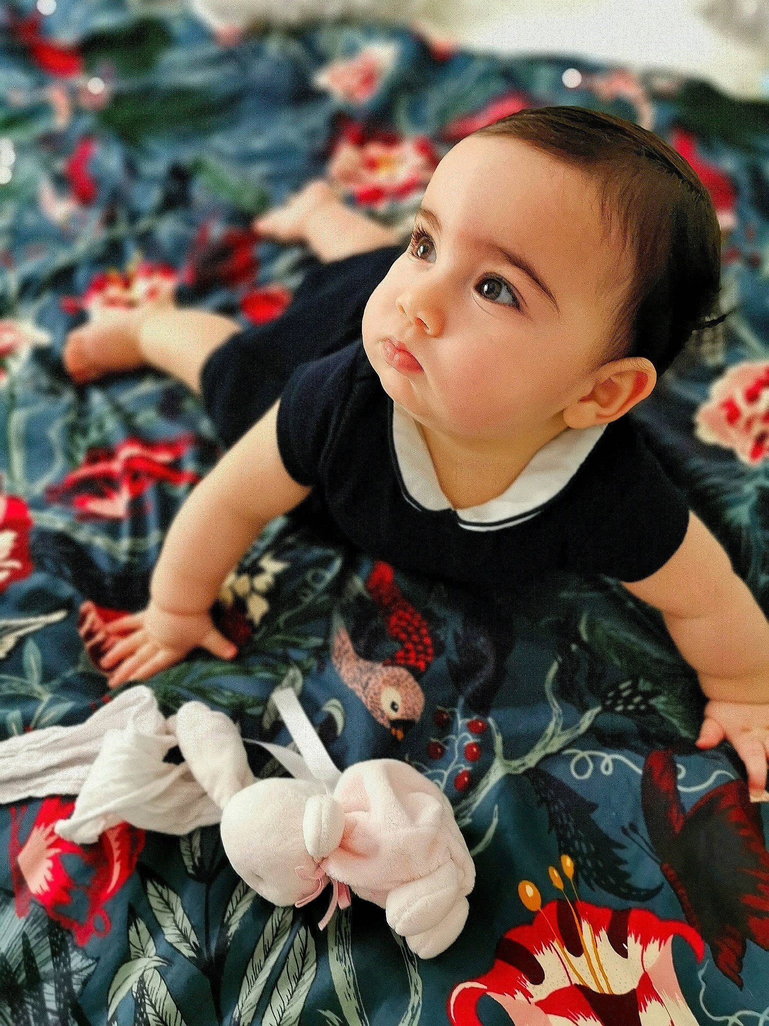 Yara participe au concours pour gagner de l'argent avec cette photo : baby, cheek, child, child_model, flower, happy, person, petal, photography, plant, toddler