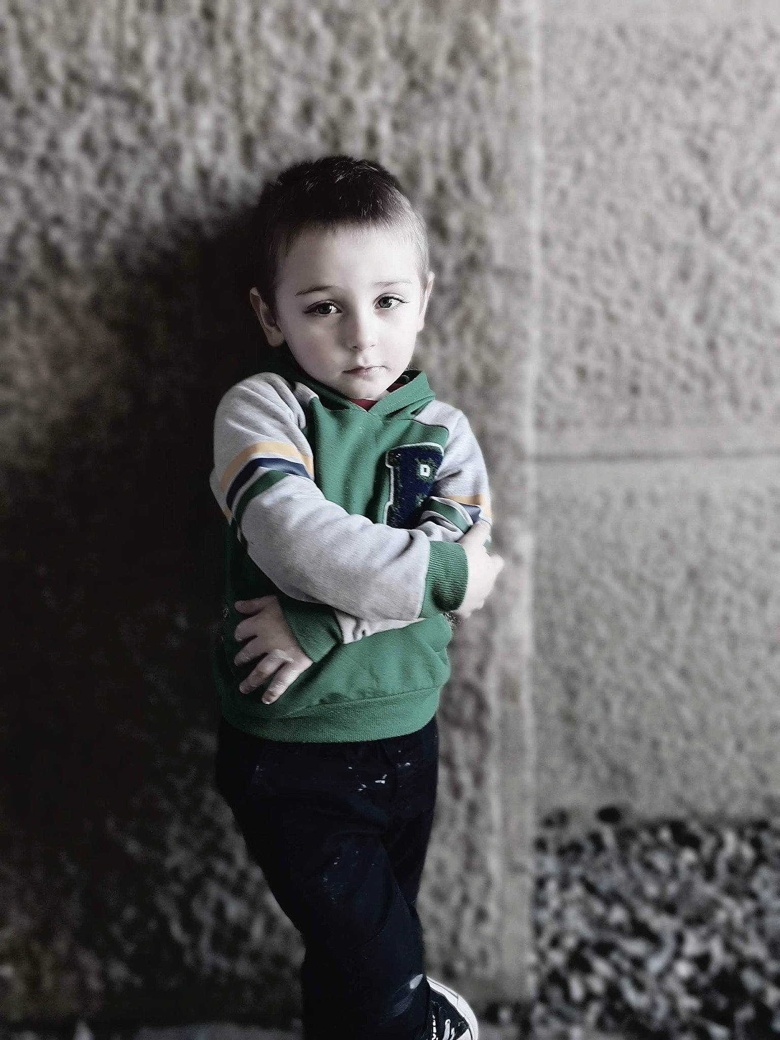 Junior is registered to the contest to win money with this photo: black_and_white, child, eye, flash_photography, grass, grey, happy, monochrome, monochrome_photography, pattern, person, sitting, sleeve, standing, stock_photography, street, style, t_shirt, toddler, wall