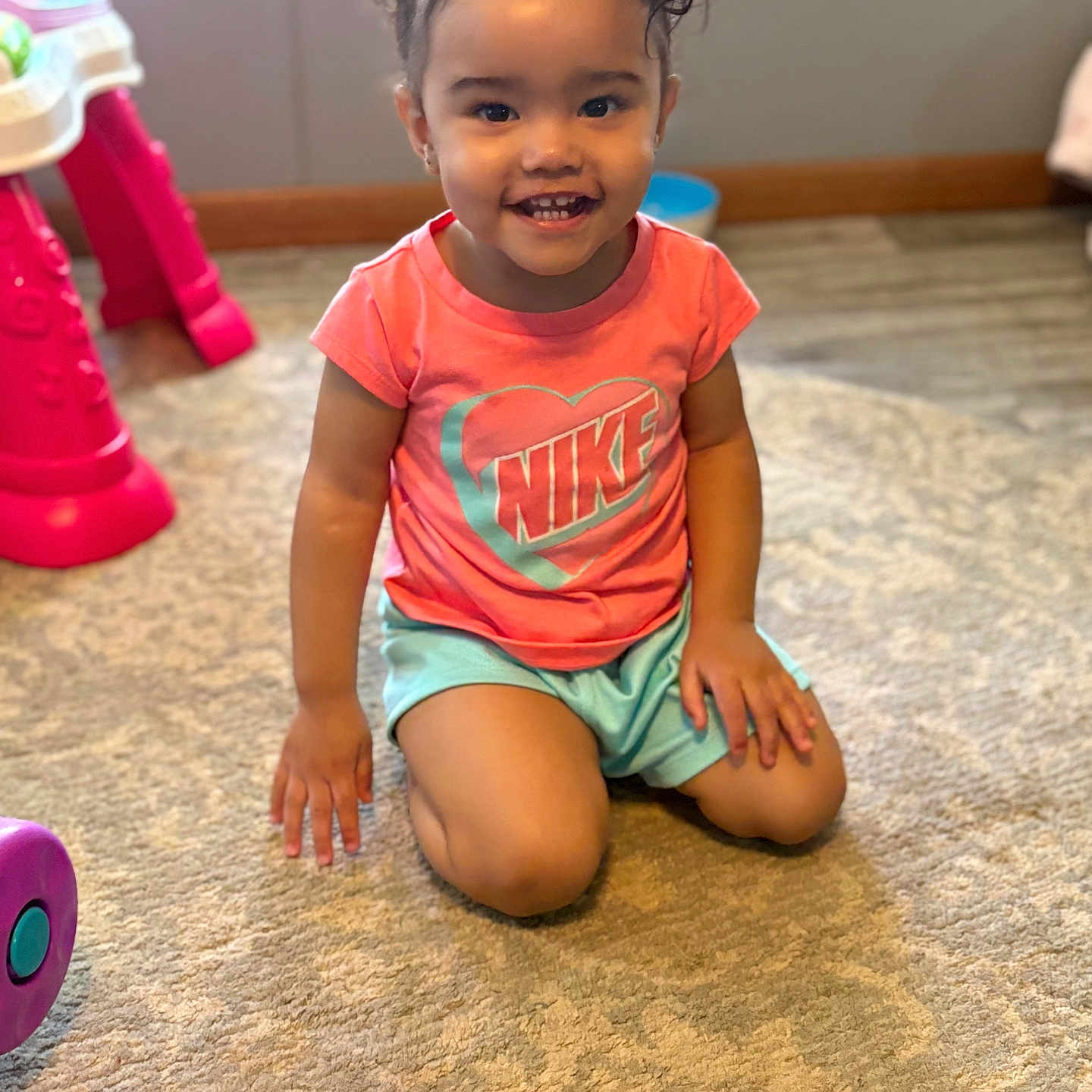 Marilyn is registered to the contest to win money with this photo: baby, babylaughing, bodypart, child, clothing, crawling, face, female, girl, happy, head, person, photography, portrait, shorts, sitting, sleeve, smile, standing, t_shirt