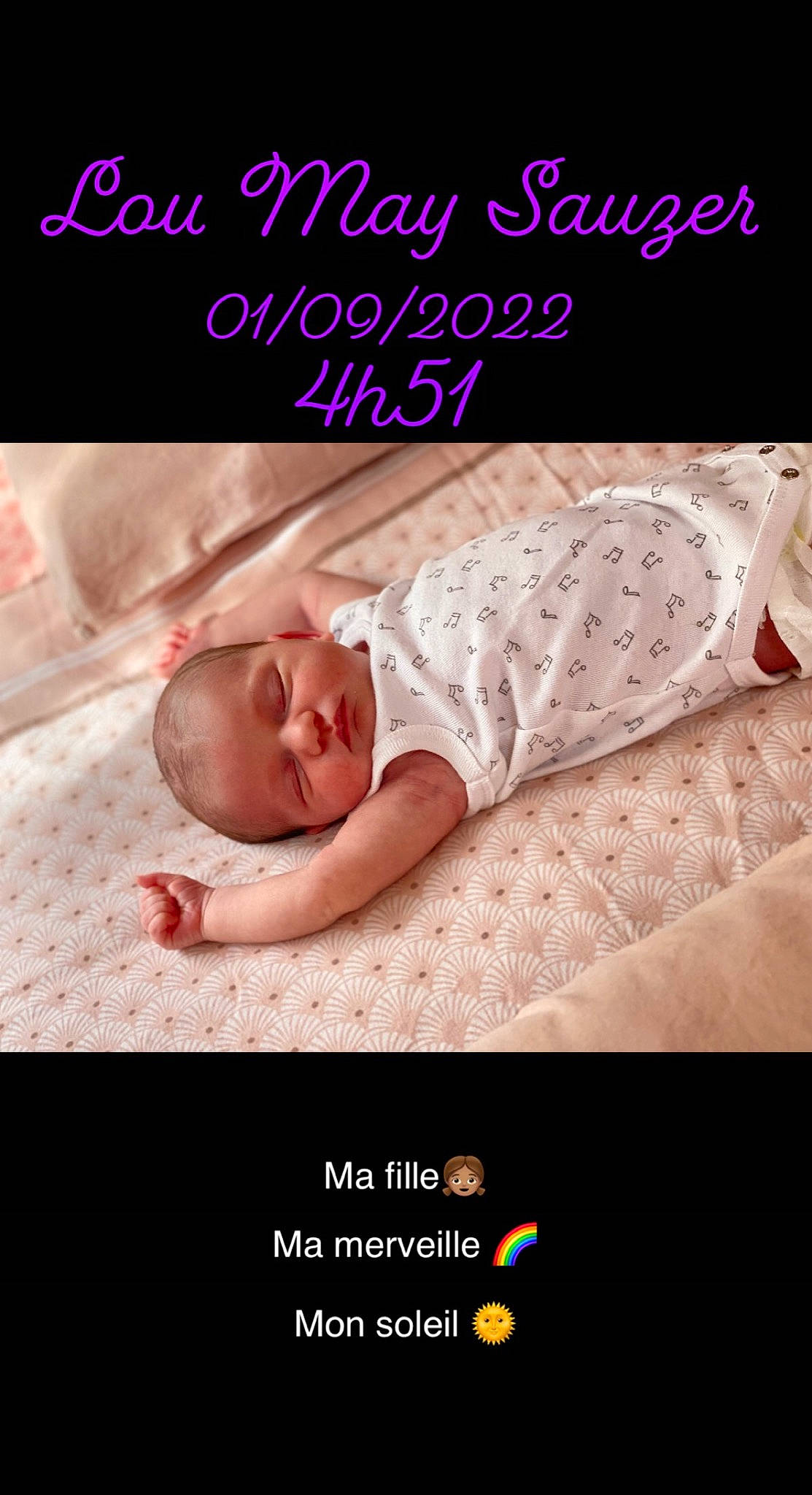 Lou May a rejoint le concours — aidez-le/la à gagner de superbes lots ! baby, baby_products, baby_sleeping, baby_toddler_clothing, bedding, child, comfort, flash_photography, font, happy, linens, mouth, pattern, person, photo_caption, pink, publication, skin, sleeve, smile