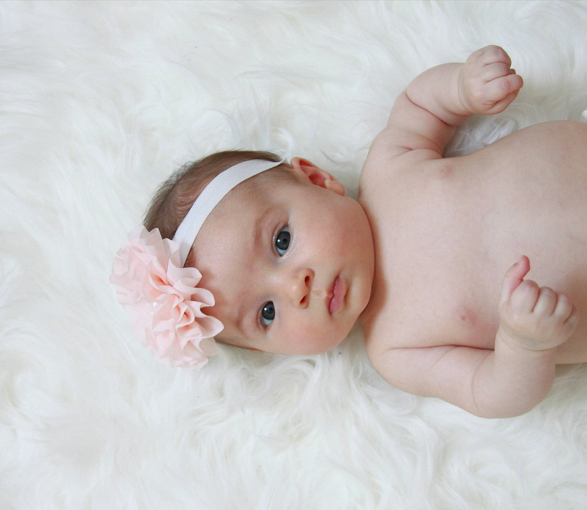 Camille a rejoint le concours — aidez-le/la à gagner de superbes lots ! arm, baby, baby_toddler_clothing, cheek, chin, comfort, eye, eyebrow, face, finger, head, iris, lip, mammal, mouth, nose, person, pink, skin, textile