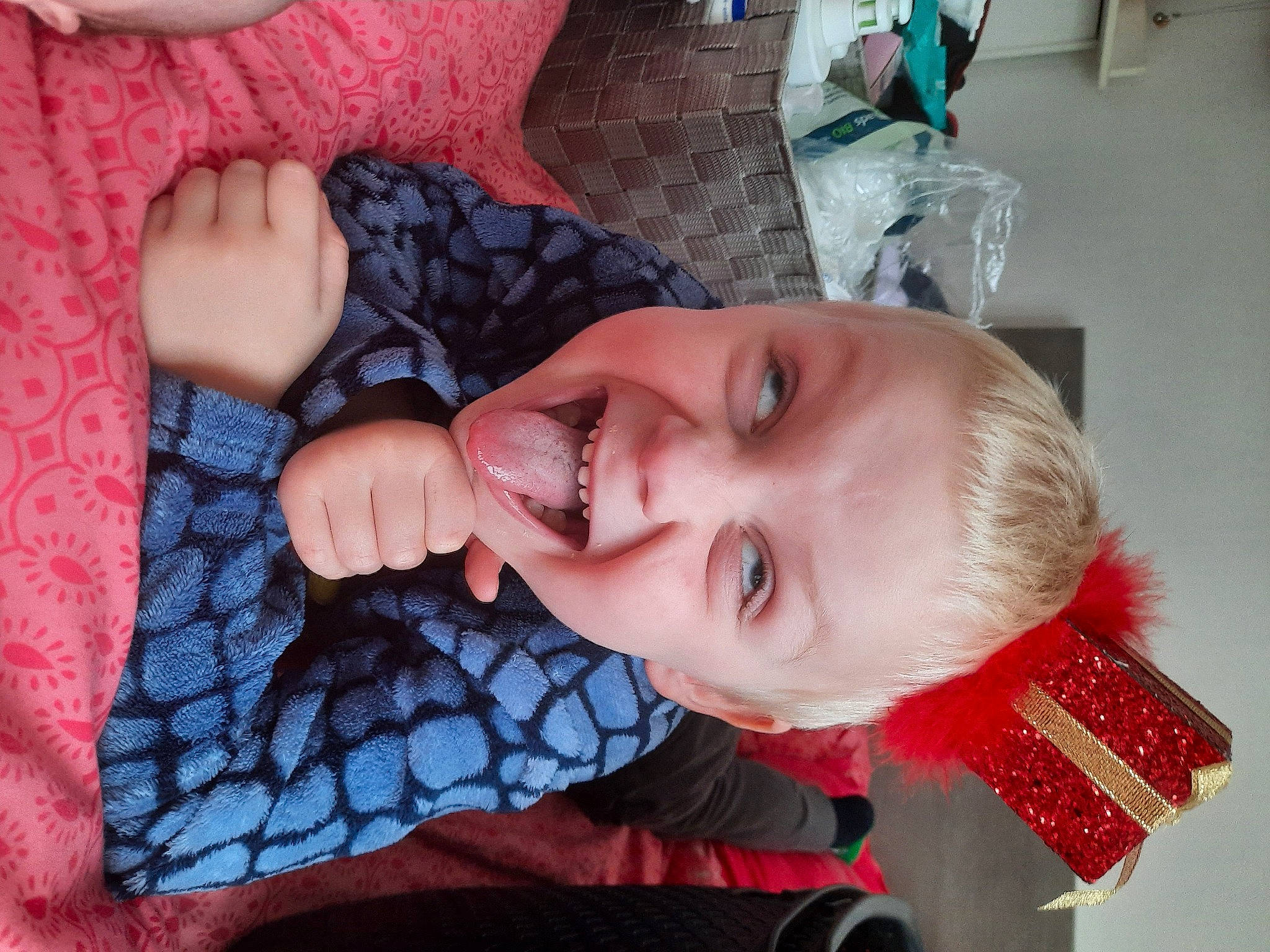 Louis a rejoint le concours — aidez-le/la à gagner de superbes lots ! baby_toddler_clothing, cheek, child, chin, comfort, eye, eyebrow, eyelash, happy, iris, lip, mouth, neck, nose, pattern, person, skin, sleeve, smile, textile