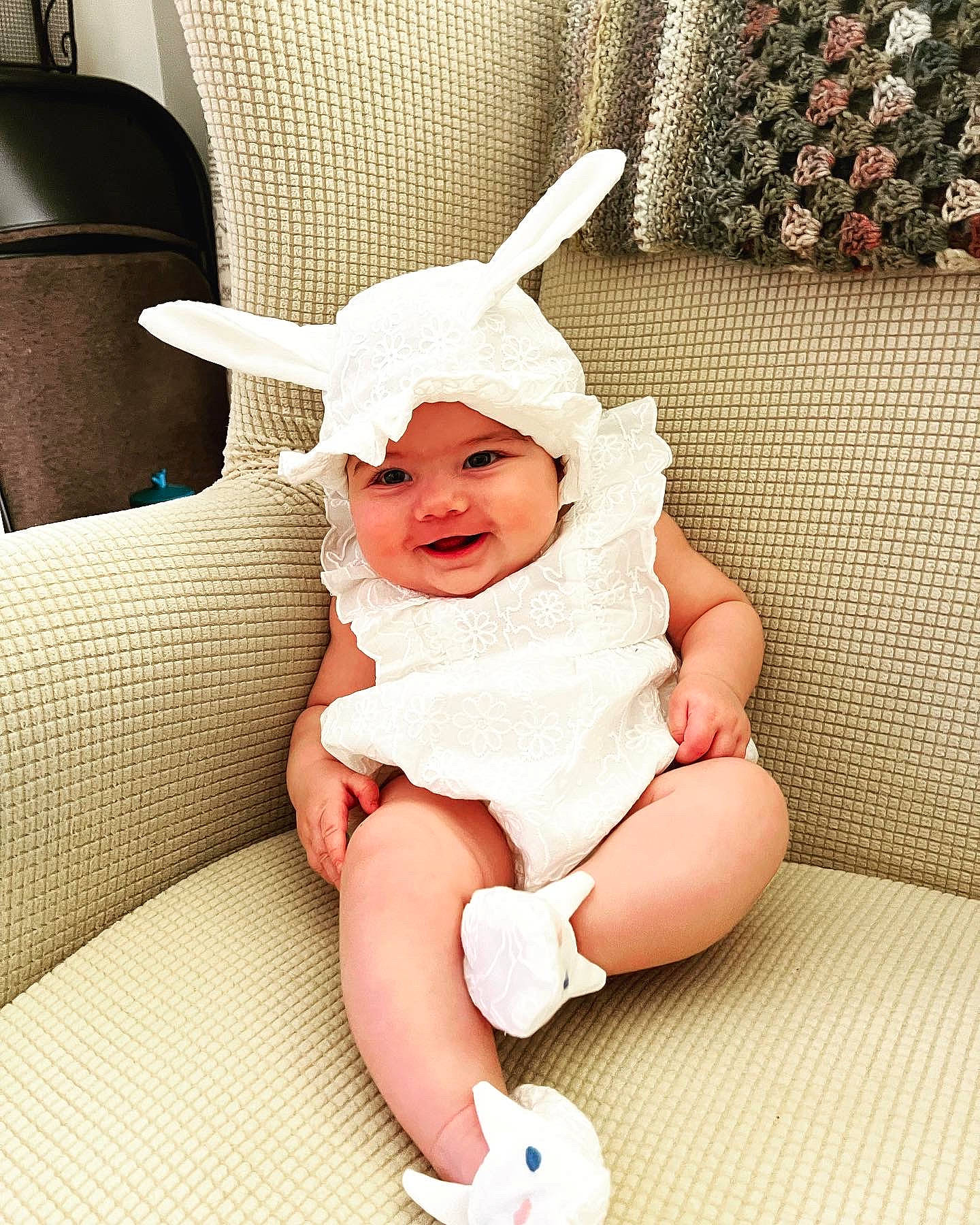 Elianna is registered to the contest to win money with this photo: baby, baby_products, baby_safety, baby_sleeping, baby_toddler_clothing, cap, comfort, face, fun, hair_accessory, happy, head, headband, headwear, human_body, joy, linens, person, smile, sock