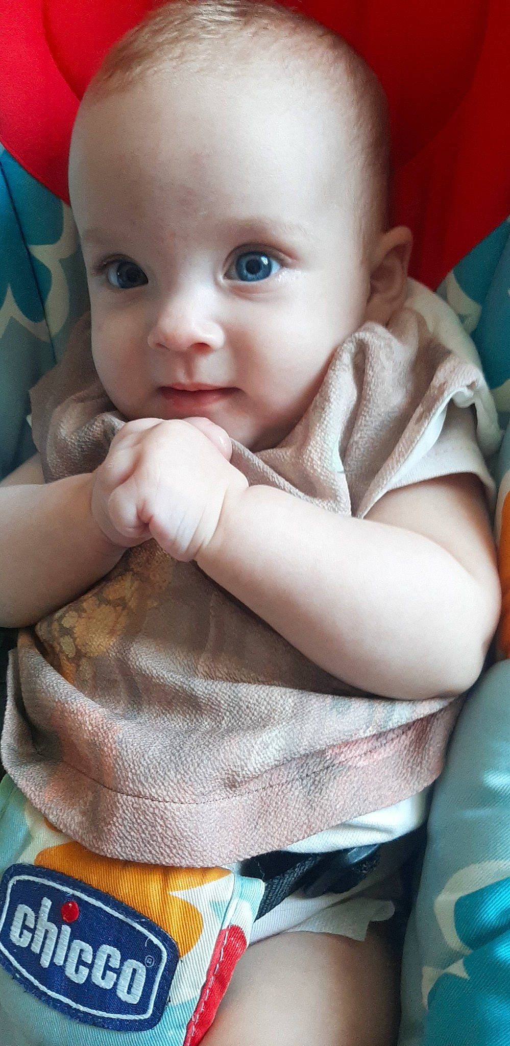 Lésia participe au concours pour gagner de l'argent avec cette photo : baby, baby_toddler_clothing, blue, cheek, child, chin, comfort, eyebrow, eyelash, gesture, happy, iris, lip, mouth, nail, nose, person, skin, sleeve, thumb