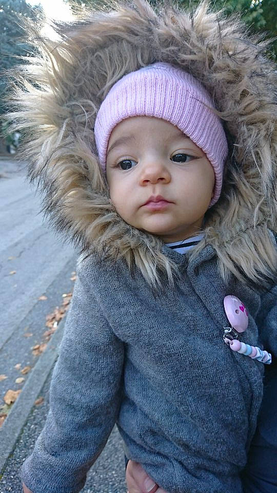 Iliana participe au concours pour gagner de l'argent avec cette photo : child, eye, fun, fur, fur_clothing, girl, headgear, headwear, human_hair_color, infant, knit_cap, knitting, person, skin, textile, toddler, winter, wool