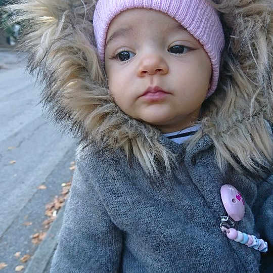 Iliana participe au concours pour gagner de l'argent avec cette photo : child, eye, fun, fur, fur_clothing, girl, headgear, headwear, human_hair_color, infant, knit_cap, knitting, person, skin, textile, toddler, winter, wool