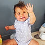 Jade participe au concours pour gagner de l'argent avec cette photo : animal_illustration, baby, child, clothing, cute, face, foot, hair, hand, happy, indoor, person, play_mat, room, short_sleeve, sitting, skin, smiling, toddler, waving