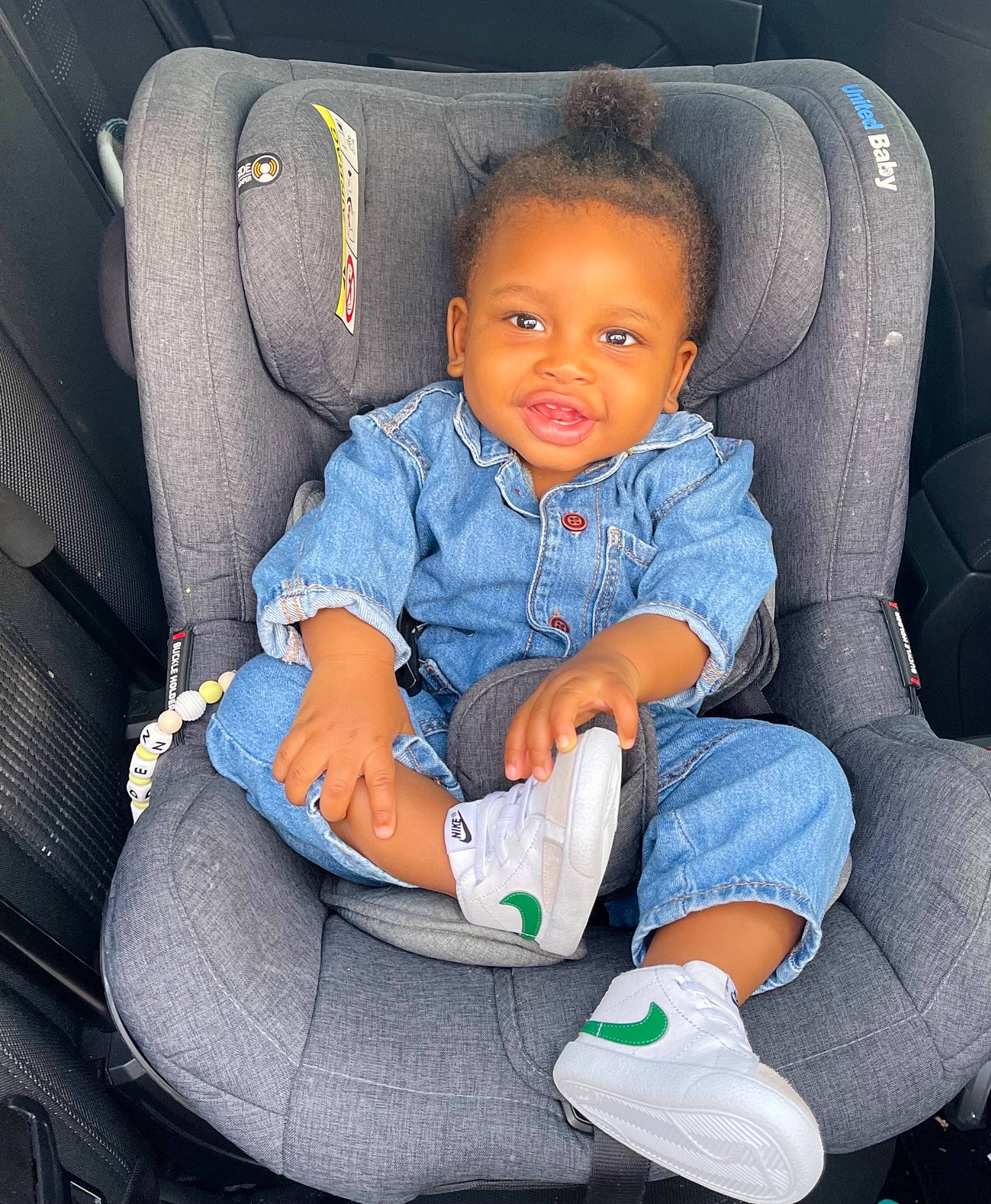 Cayden participe au concours pour gagner de l'argent avec cette photo : auto_part, automotive_design, baby_in_car_seat, baby_toddler_clothing, car_seat, car_seat_cover, child, comfort, electric_blue, family_car, head, head_restraint, lap, leg, person, seat_belt, shoe, sitting, smile, toddler