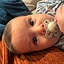 Adam a rejoint le concours — aidez-le/la à gagner de superbes lots ! baby, pacifier, close_up, face, eyes, blanket, texture, infant, child, hand, cozy, soft_lighting, expression, lying_down, cute, warm, comfort, skin, portrait, indoor