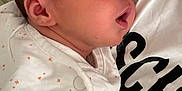 Lïyah participe au concours pour gagner de l'argent avec cette photo : newborn, baby, sleeping, face, mouth_open, white_clothing, orange_pattern, closeup, infant, peaceful, resting, soft_fabric, portrait, head, skin, ear, child, human, indoors, quiet