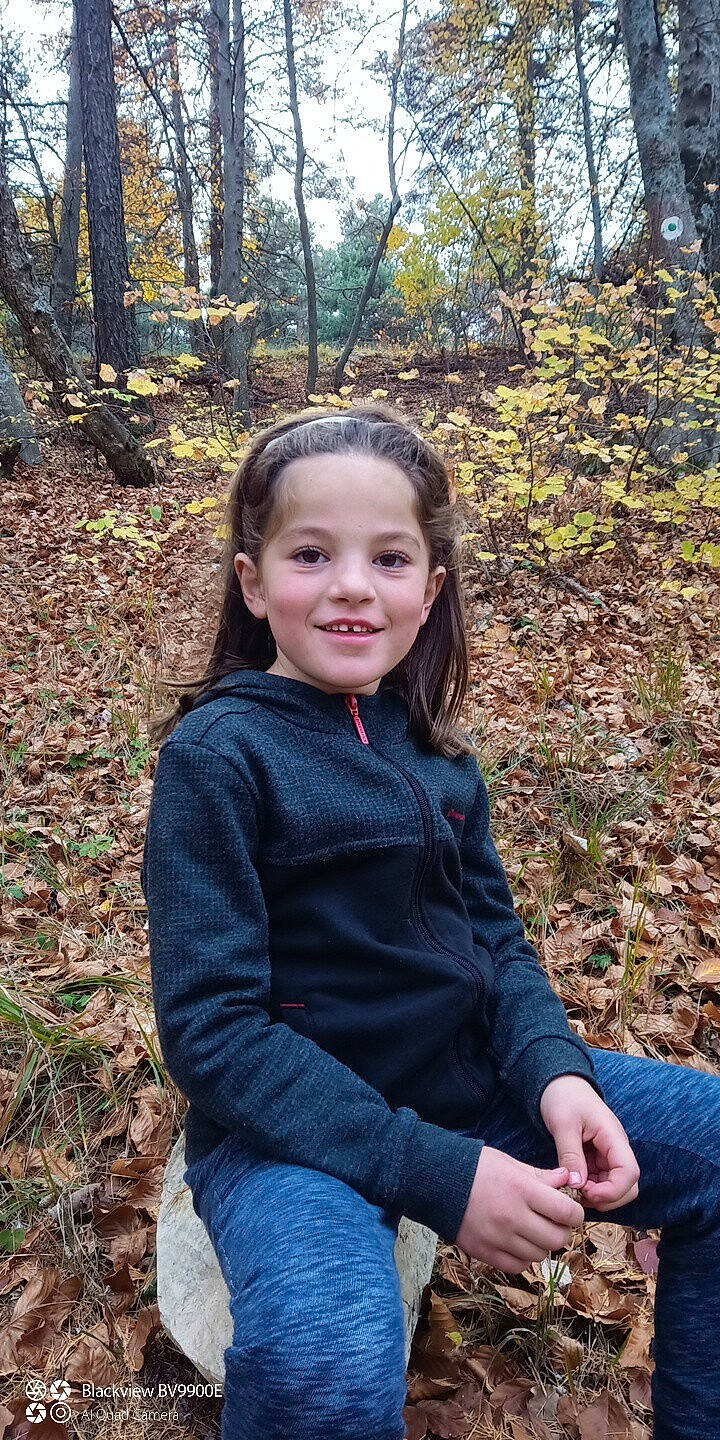 Rachel participe au concours pour gagner de l'argent avec cette photo : beauty, botany, brown_hair, forest, fun, grass, happy, joy, leisure, people_in_nature, person, plant, recreation, sitting, smile, soil, tree, twig, wilderness, winter