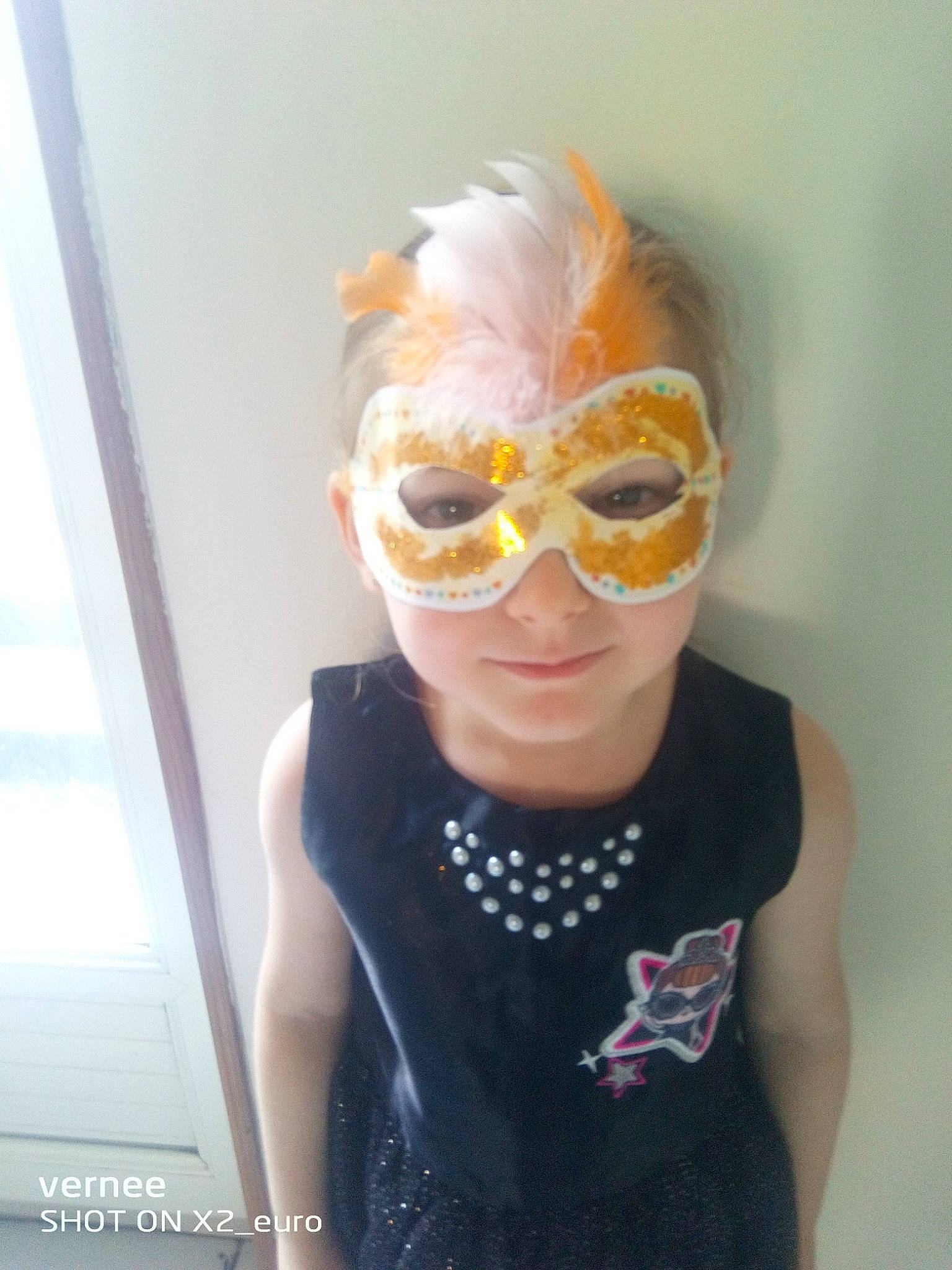 Lauriane participe au concours pour gagner de l'argent avec cette photo : baby_toddler_clothing, event, eye, eyewear, fashion_accessory, fun, glasses, goggles, happy, headgear, human_body, mask, masque, person, personal_protective_equipment, selfie, sleeve, sunglasses, t_shirt, toddler