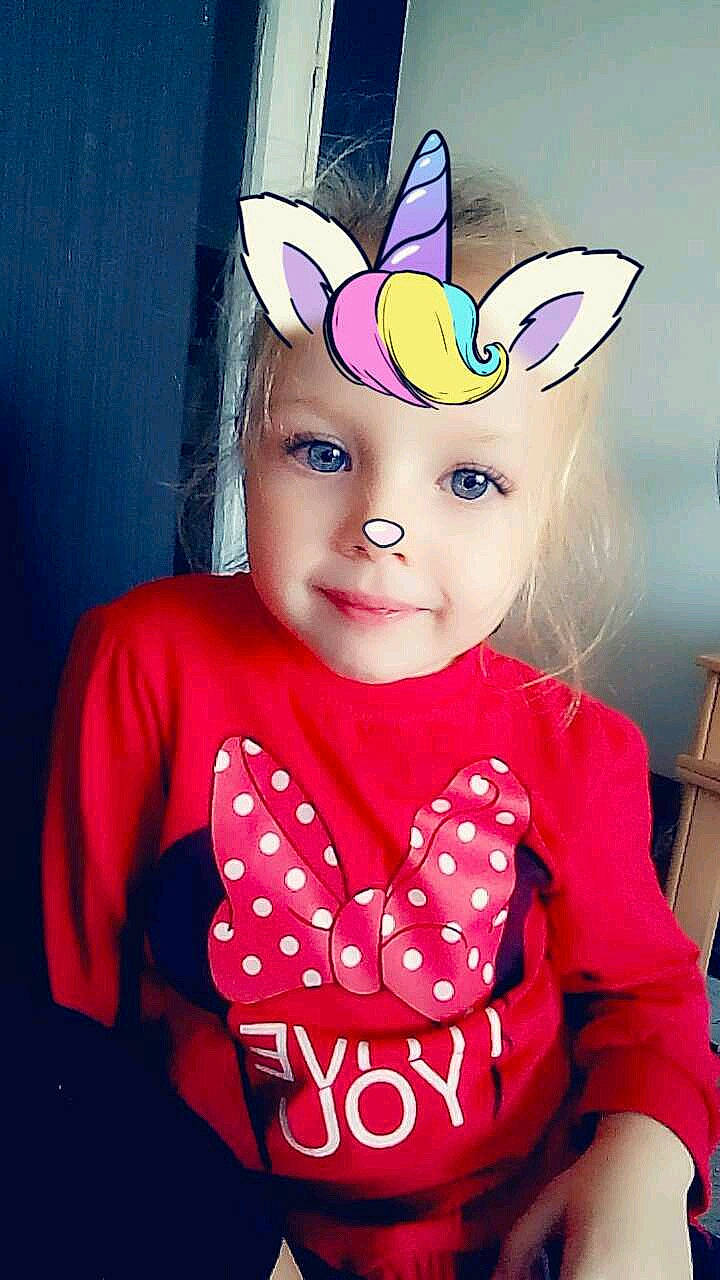 Méloée participe au concours pour gagner de l'argent avec cette photo : child, cool, costume, ear, fashion_accessory, fun, girl, hair_accessory, headgear, magenta, organ, person, pink, product, purple, skin, smile, toddler