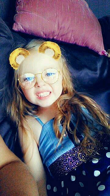 Méloée participe au concours pour gagner de l'argent avec cette photo : blue, child, cool, doll, eye, eyewear, fun, girl, glasses, human_hair_color, joy, person, smile, toddler, vision_care