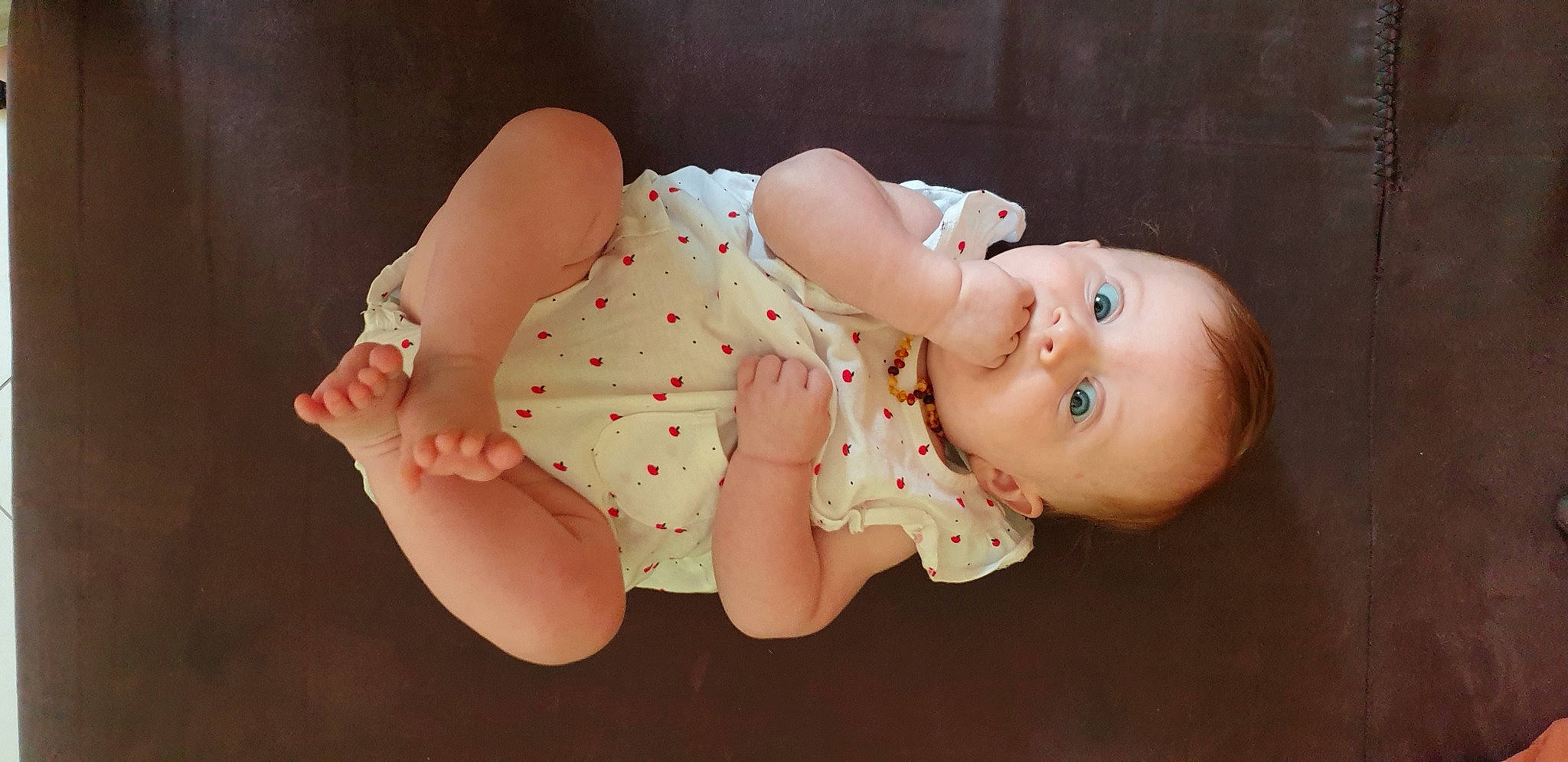 Ambre a rejoint le concours — aidez-le/la à gagner de superbes lots ! baby, child, person, pink, skin, toddler