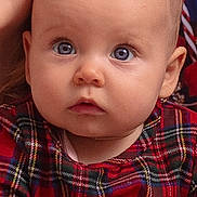 Emma a rejoint le concours — aidez-le/la à gagner de superbes lots ! baby, child, plaid, red_clothing, blue_eyes, face, hand, holding, smile, older_child, portrait, indoor, holiday, decorations, candy_cane, curious, close_up, toddler, person, warmth
