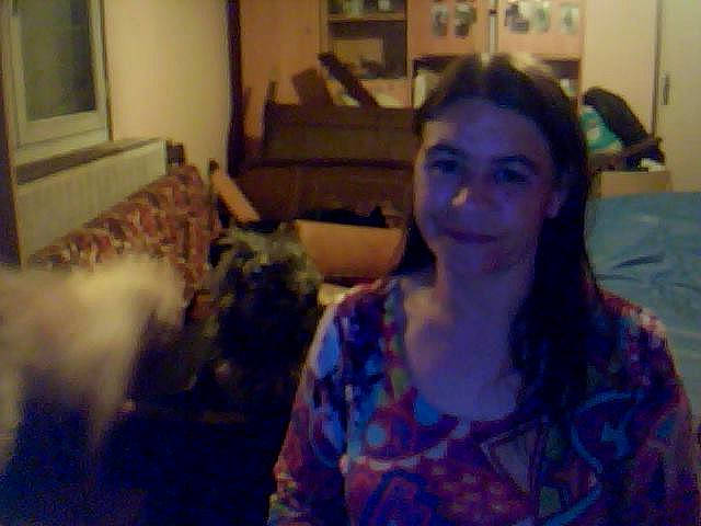 Marguerite a rejoint le concours — aidez-le/la à gagner de superbes lots ! arm, black_hair, blue, emotion, eye, face, facial_expression, fun, girl, hair, hairstyle, head, human, human_body, mammal, organ, person, skin, smile, snapshot