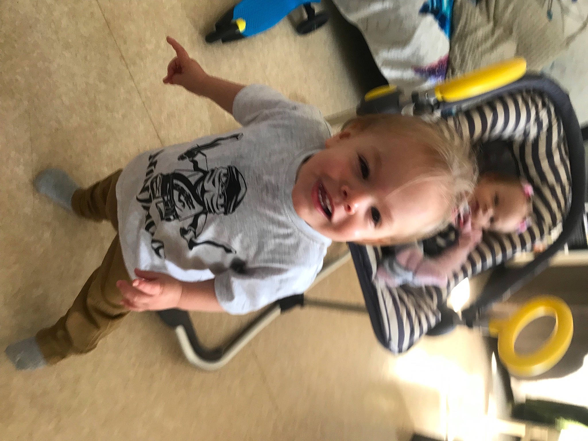 Tiago a rejoint le concours — aidez-le/la à gagner de superbes lots ! baby, baby_carriage, baby_products, baby_safety, baby_toddler_clothing, baby_toys, bed, cheek, child, comfort, flooring, fun, happy, infant_bed, nose, person, sitting, skin, smile, toddler