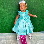 Esperanza a rejoint le concours — aidez-le/la à gagner de superbes lots ! aqua, balloon, bow, carpet, celebration, child, cube, cute, dress, green_background, happy, heart_pattern, indoor, pink, portrait, shoes, smiling, tiara, toddler, white