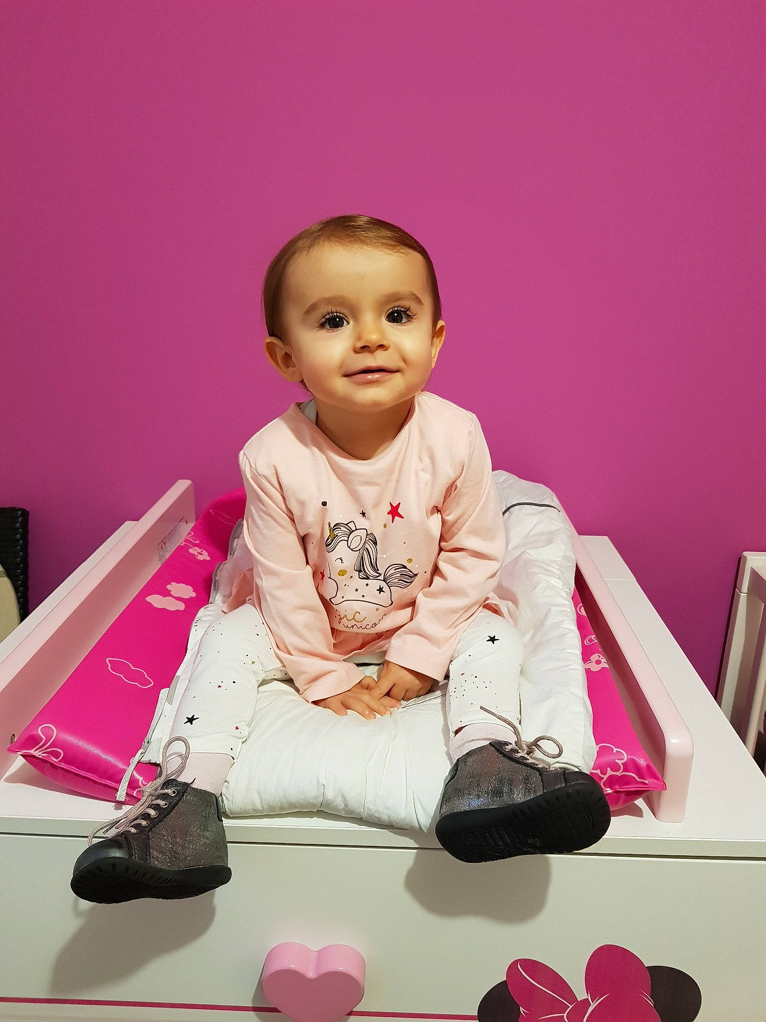 Lüna a rejoint le concours — aidez-le/la à gagner de superbes lots ! child, fun, girl, infant, magenta, person, pink, product, sitting, skin, smile, toddler