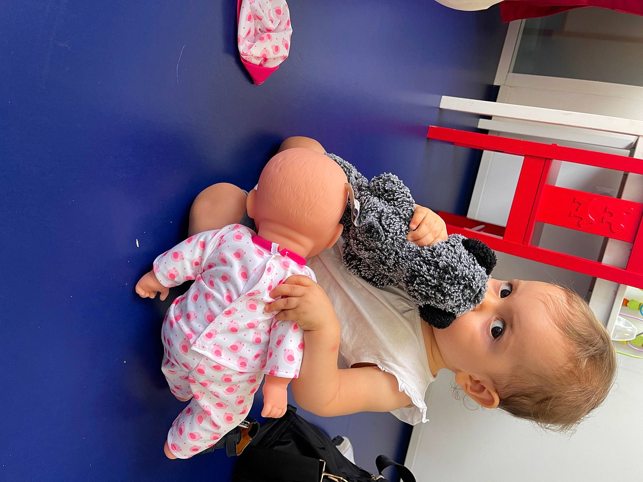 Lana participe au concours pour gagner de l'argent avec cette photo : baby, baby_products, baby_safety, baby_sleeping, baby_toddler_clothing, bed, bookcase, child, comfort, fun, happy, magenta, person, pink, play, product, room, shelf, shelving, toddler