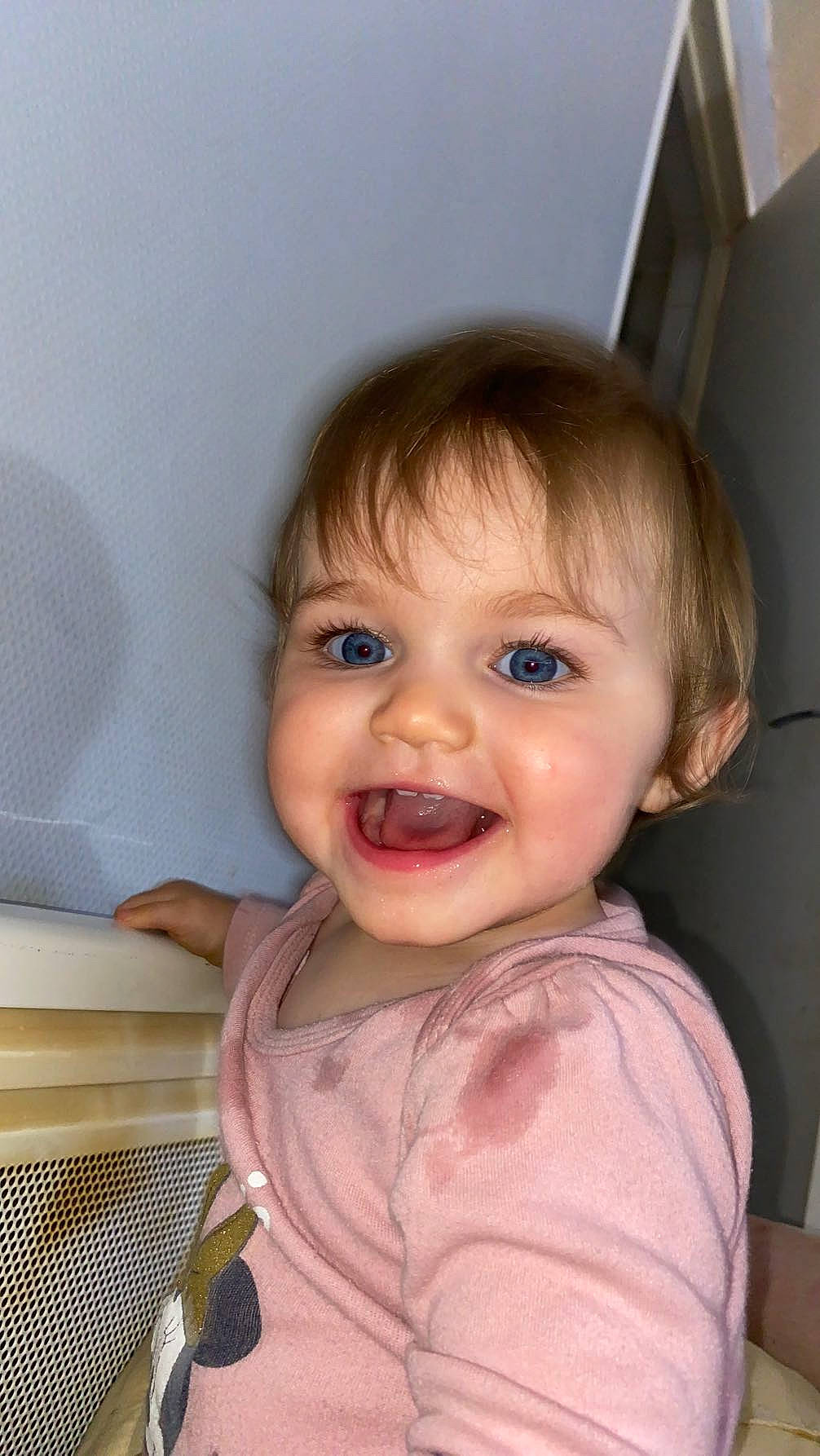 Ilona participe au concours pour gagner de l'argent avec cette photo : baby, baby_toddler_clothing, cheek, child, eye, eyebrow, eyelash, fun, happy, head, human_body, iris, joy, lip, mouth, nose, person, skin, smile, toddler