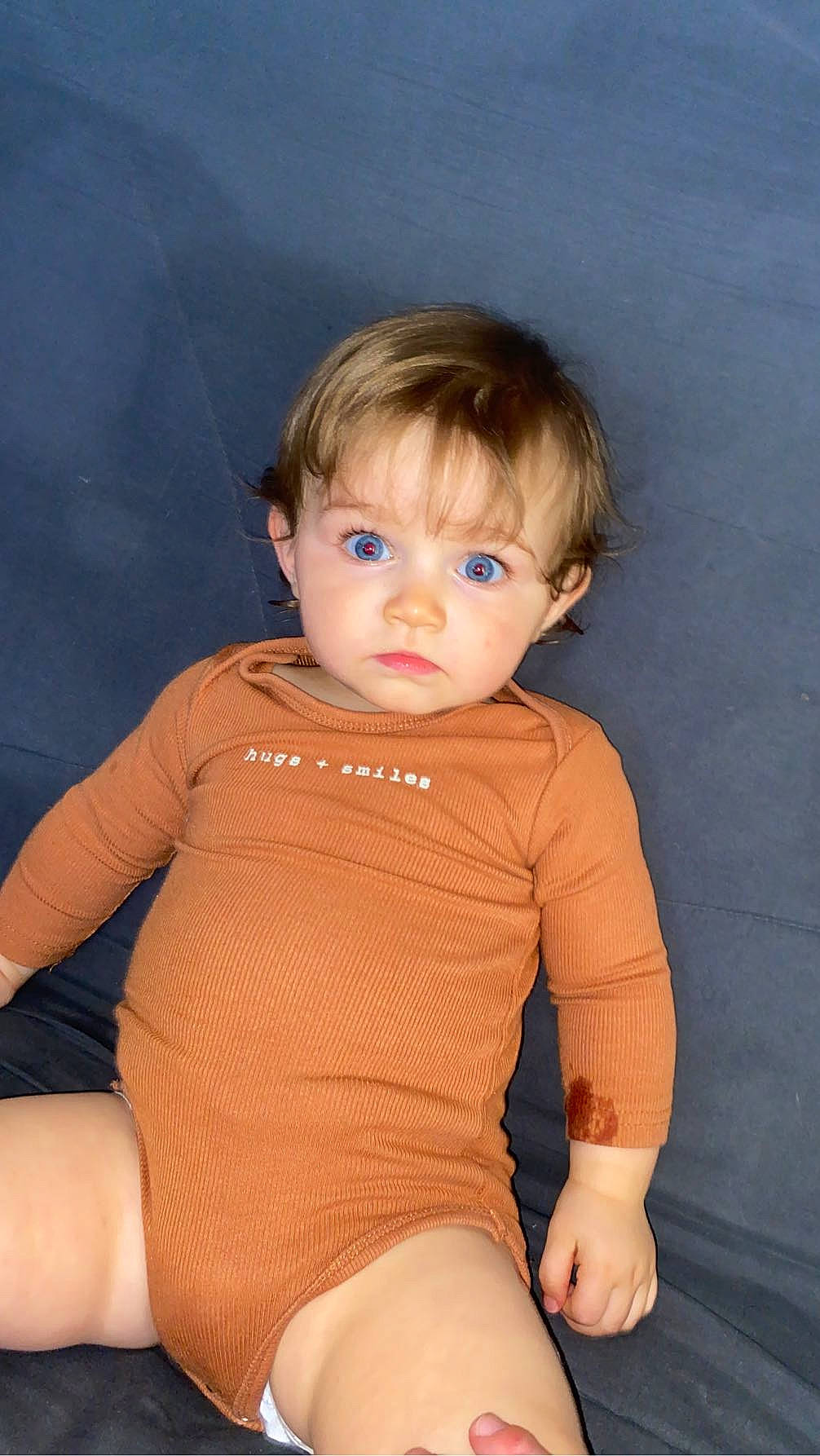 Ilona a rejoint le concours — aidez-le/la à gagner de superbes lots ! baby_toddler_clothing, cheek, chest, chin, collar, elbow, eye, face, hair, human_body, iris, knee, lip, neck, person, skin, sleeve, stomach, thigh, toddler