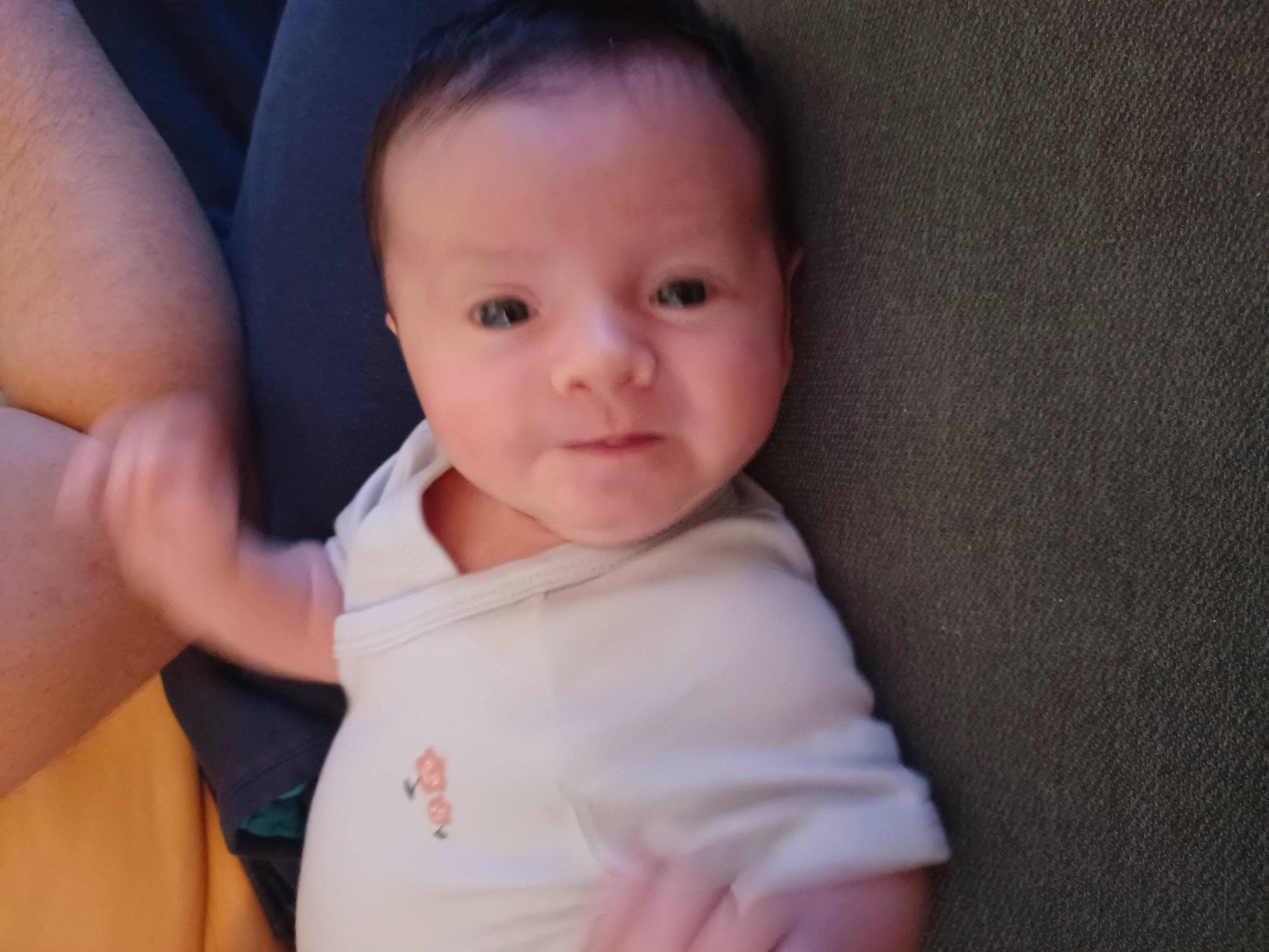 Victoire a rejoint le concours — aidez-le/la à gagner de superbes lots ! baby, baby_toddler_clothing, cheek, comfort, elbow, eyebrow, eyelash, finger, gesture, happy, iris, lip, neck, nose, person, product, skin, sleeve, smile, thumb