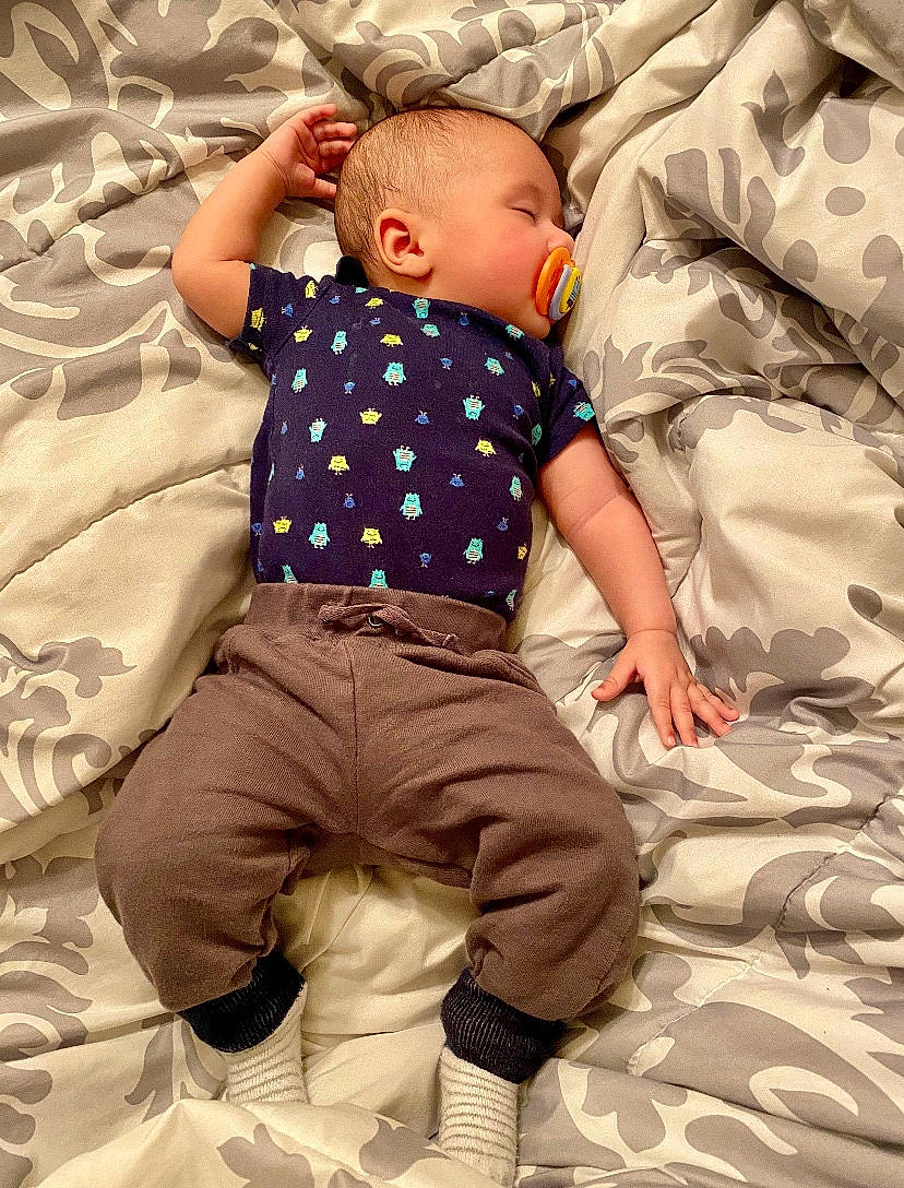 Ian is registered to the contest to win money with this photo: baby, baby_toddler_clothing, child, pattern, person, sitting, toddler